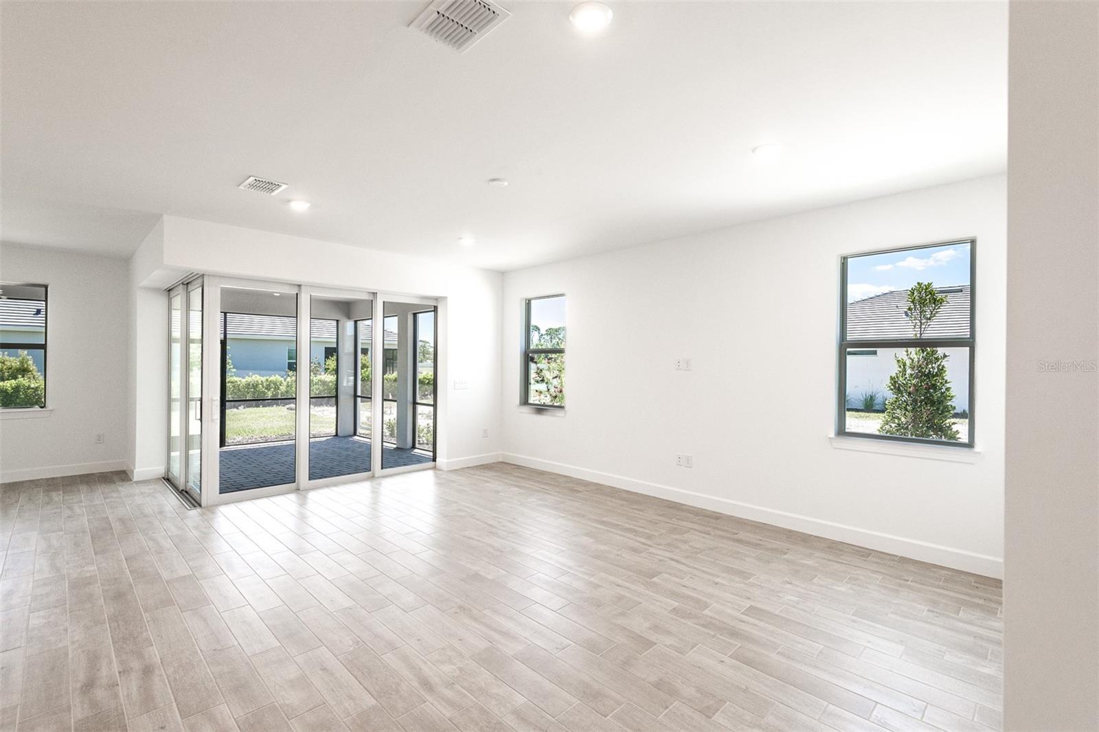 Image 9 of 26 For 6957 Honeybell Drive