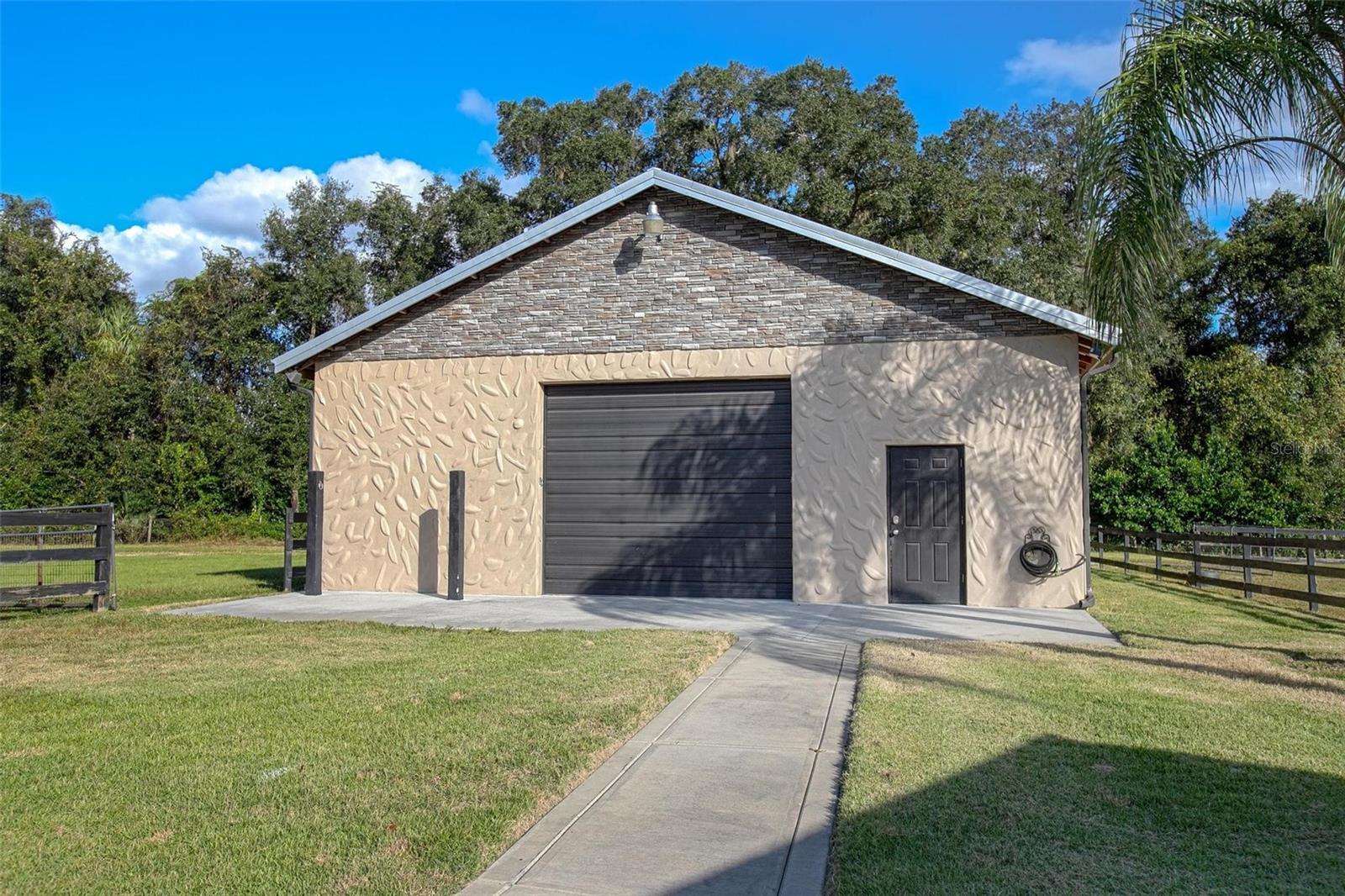 Image 35 of 48 For 2015 Hawk Haven Trail