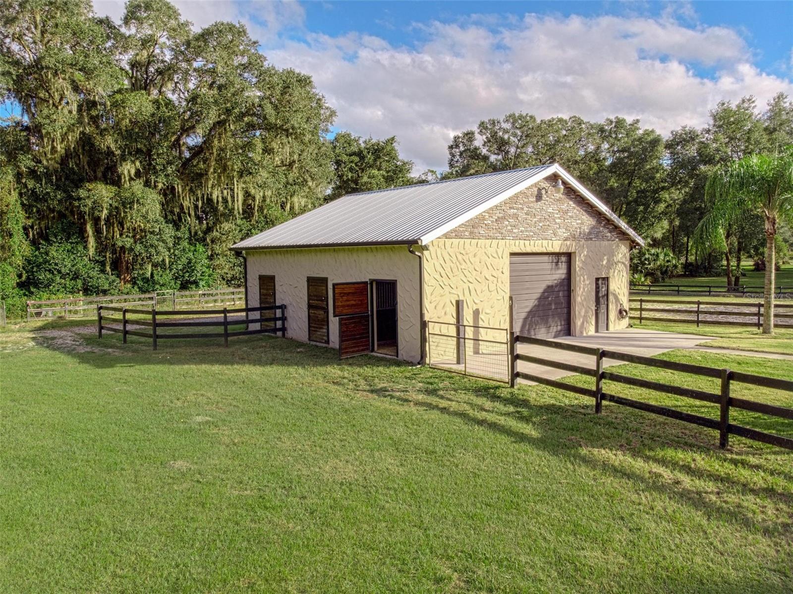 Image 36 of 48 For 2015 Hawk Haven Trail