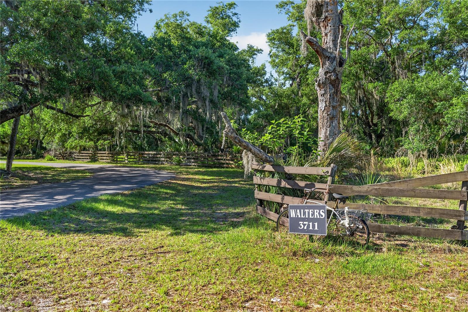 Image 16 of 45 For 3711 Hidden River Road