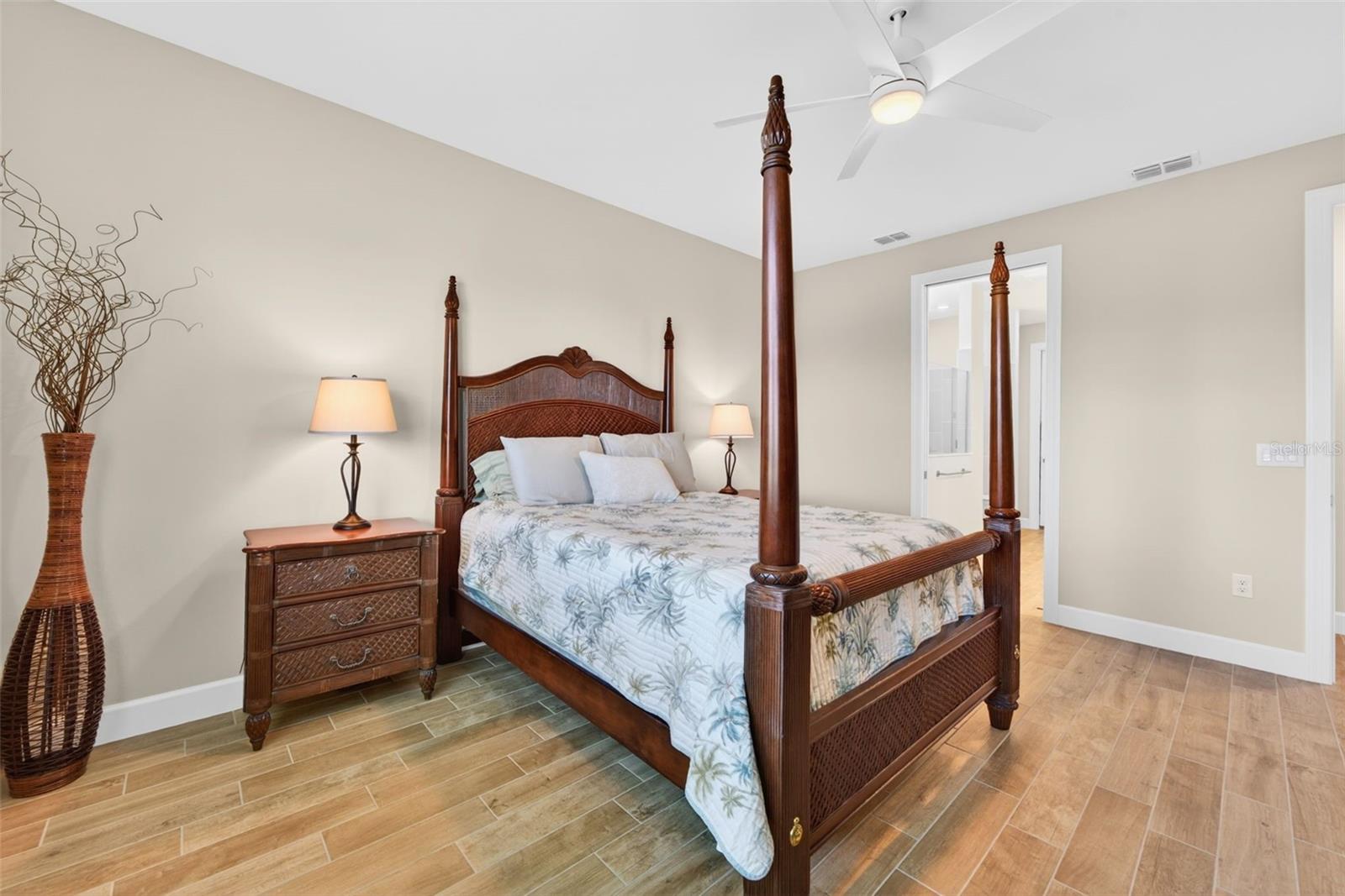 Image 26 of 100 For 10264 Beach Dune Drive