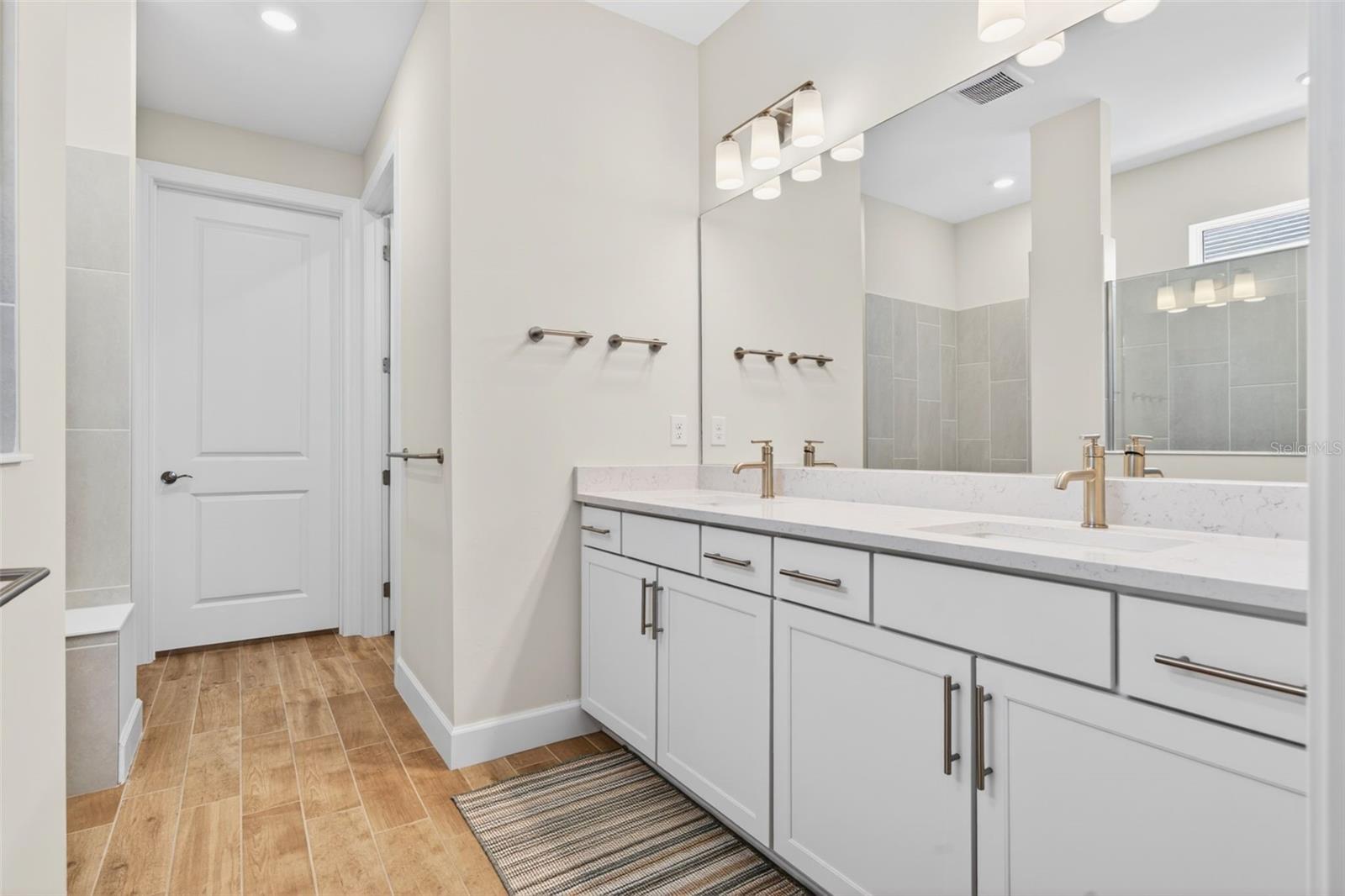 Image 27 of 100 For 10264 Beach Dune Drive