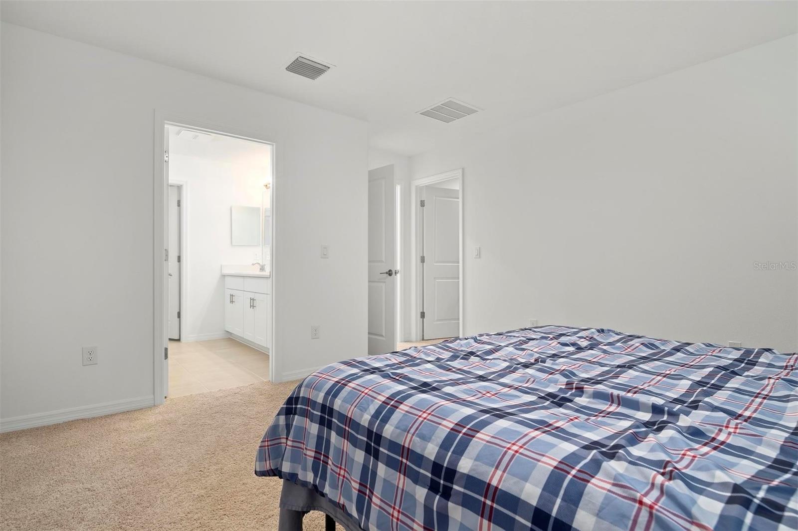 Image 16 of 38 For 6305 Springmont Loop