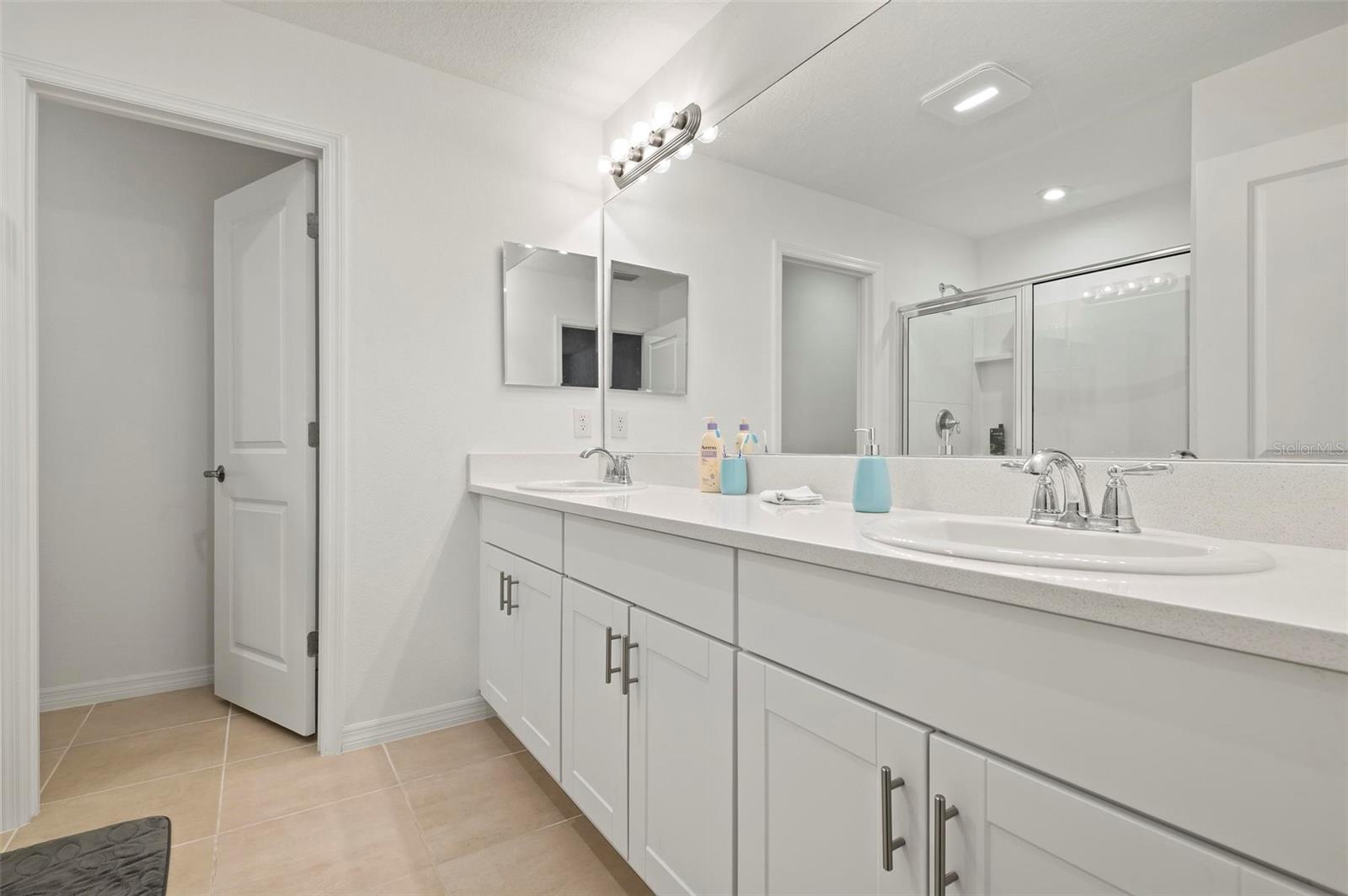 Image 17 of 38 For 6305 Springmont Loop