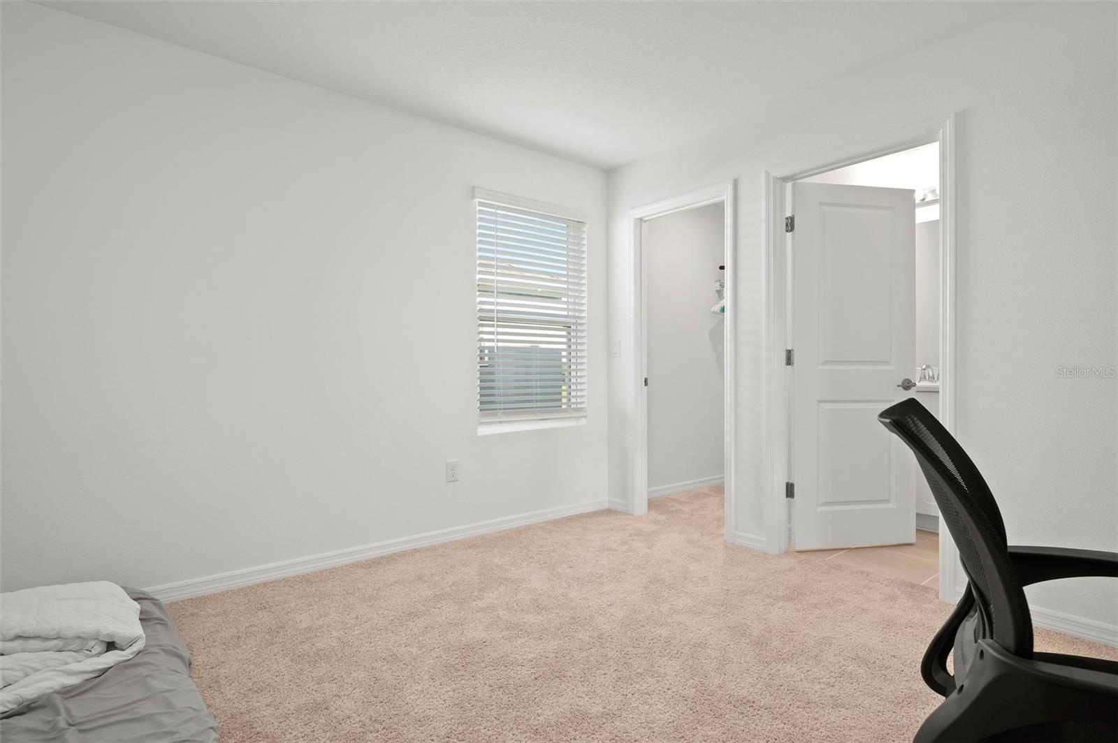 Image 22 of 38 For 6305 Springmont Loop