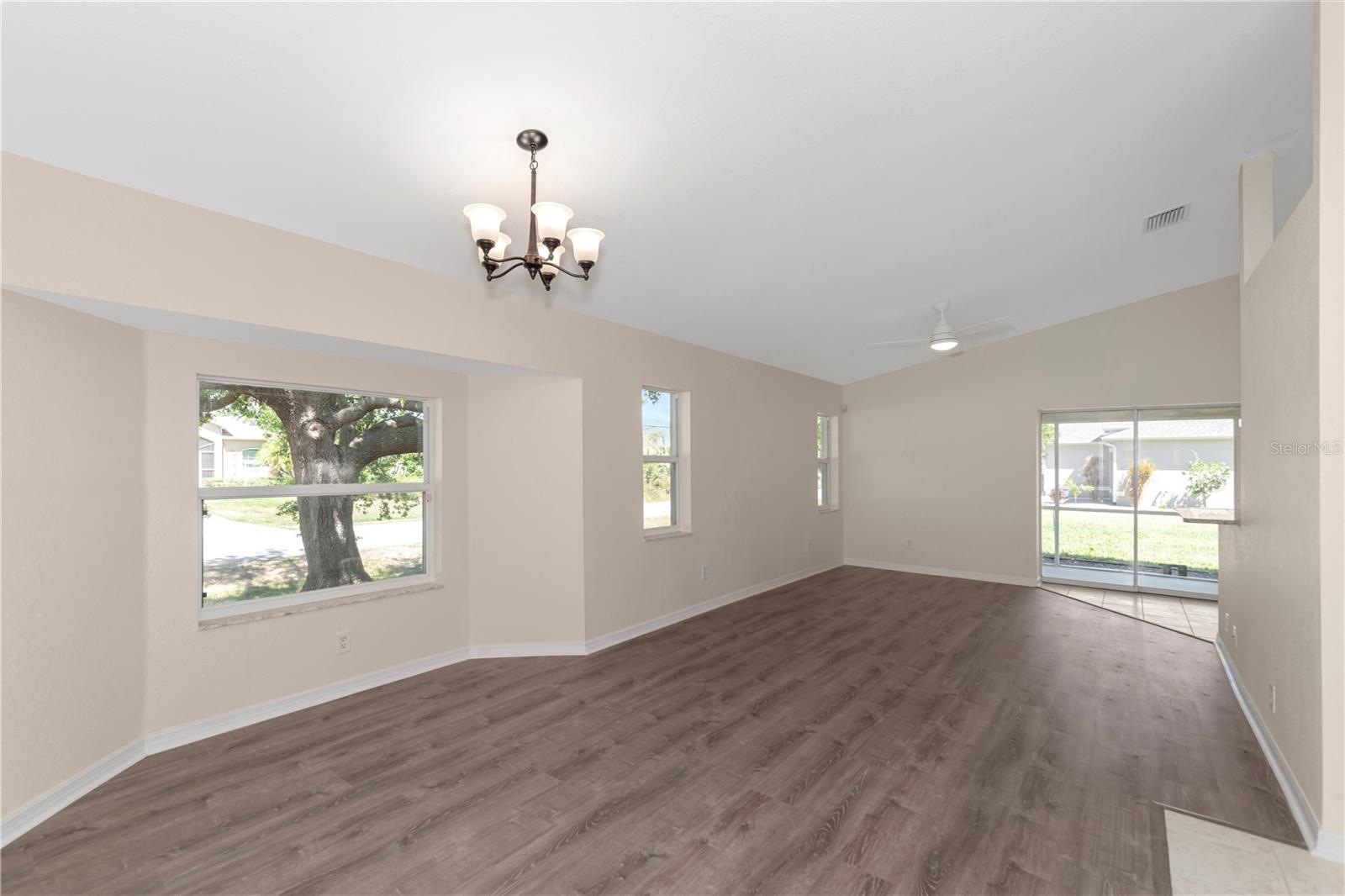 Image 12 of 32 For 1401 Hedgewood Circle