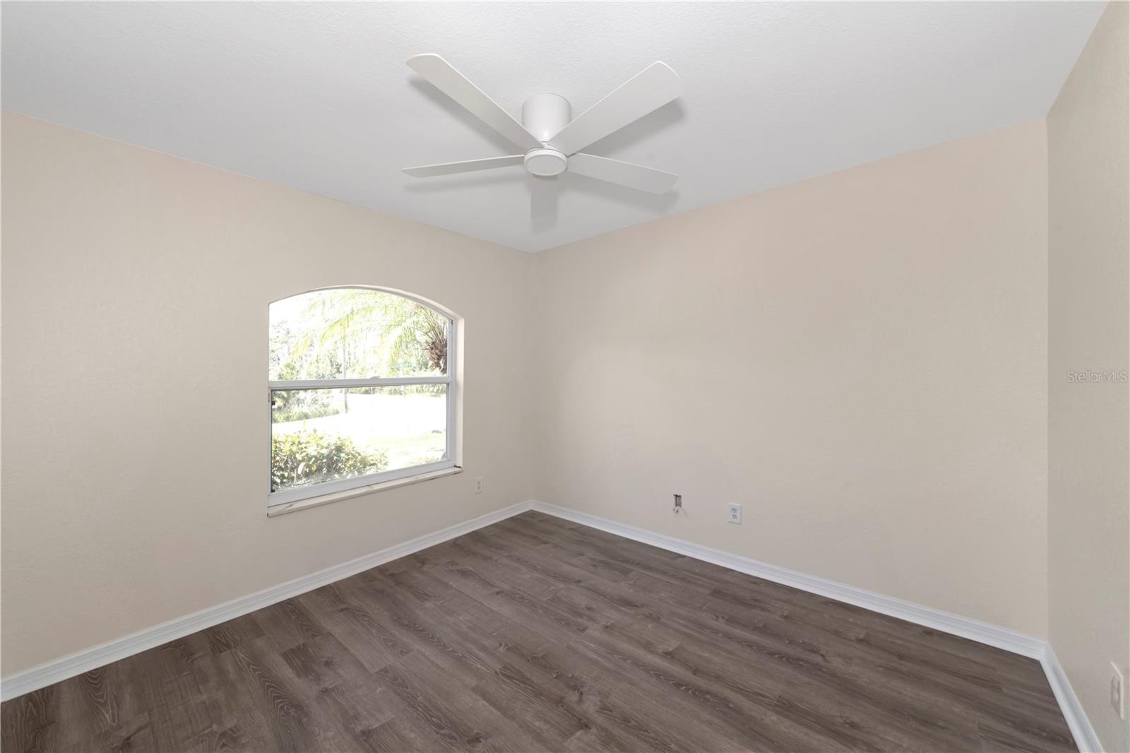 Image 15 of 32 For 1401 Hedgewood Circle