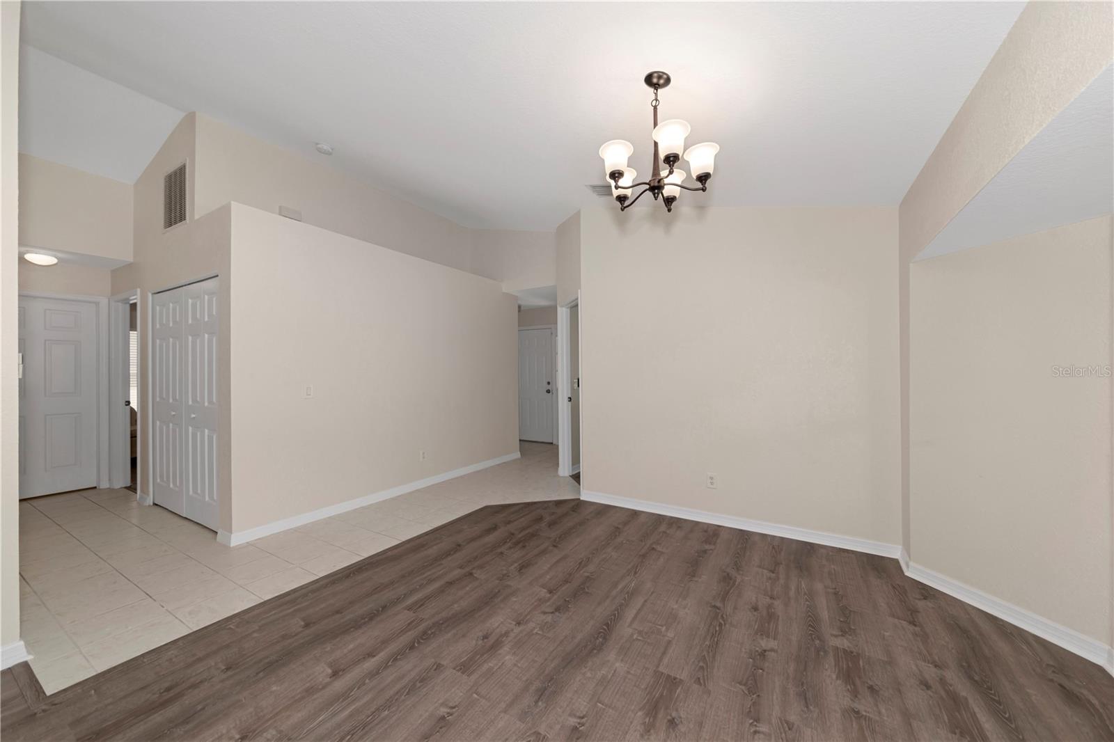 Image 17 of 32 For 1401 Hedgewood Circle