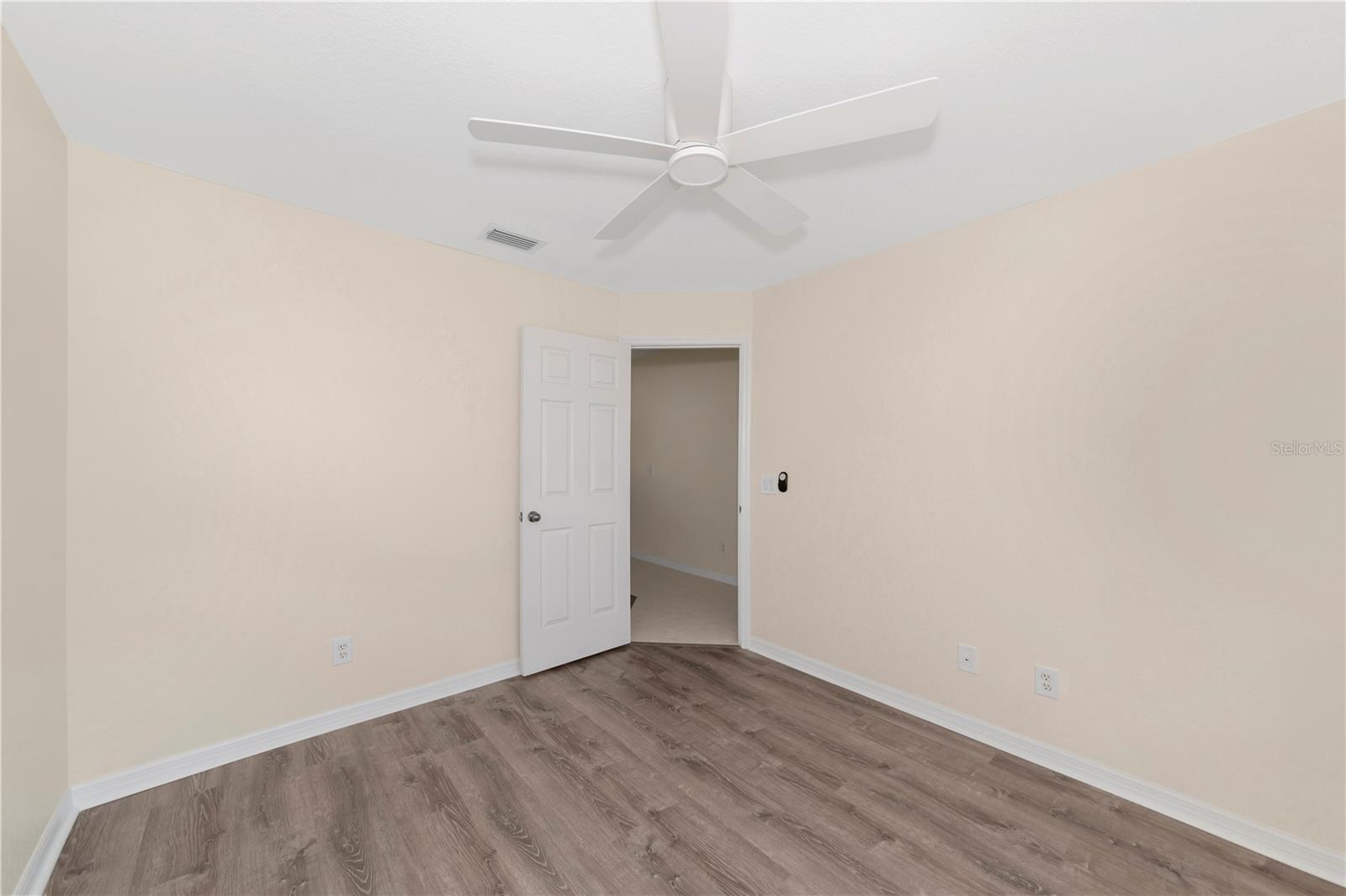 Image 19 of 32 For 1401 Hedgewood Circle