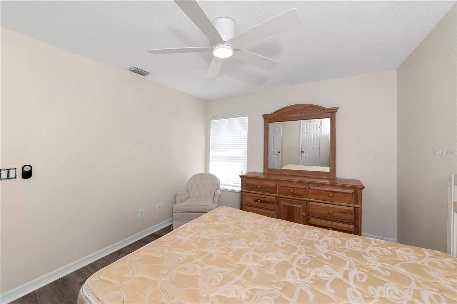 Image 21 of 32 For 1401 Hedgewood Circle