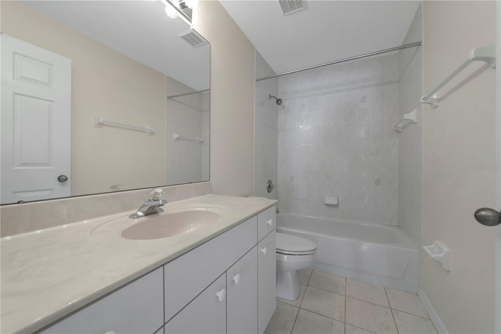 Image 23 of 32 For 1401 Hedgewood Circle