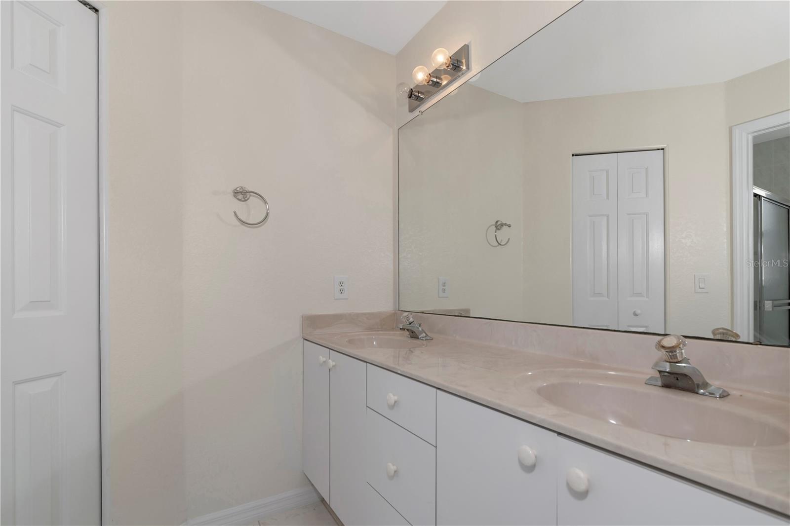 Image 31 of 32 For 1401 Hedgewood Circle