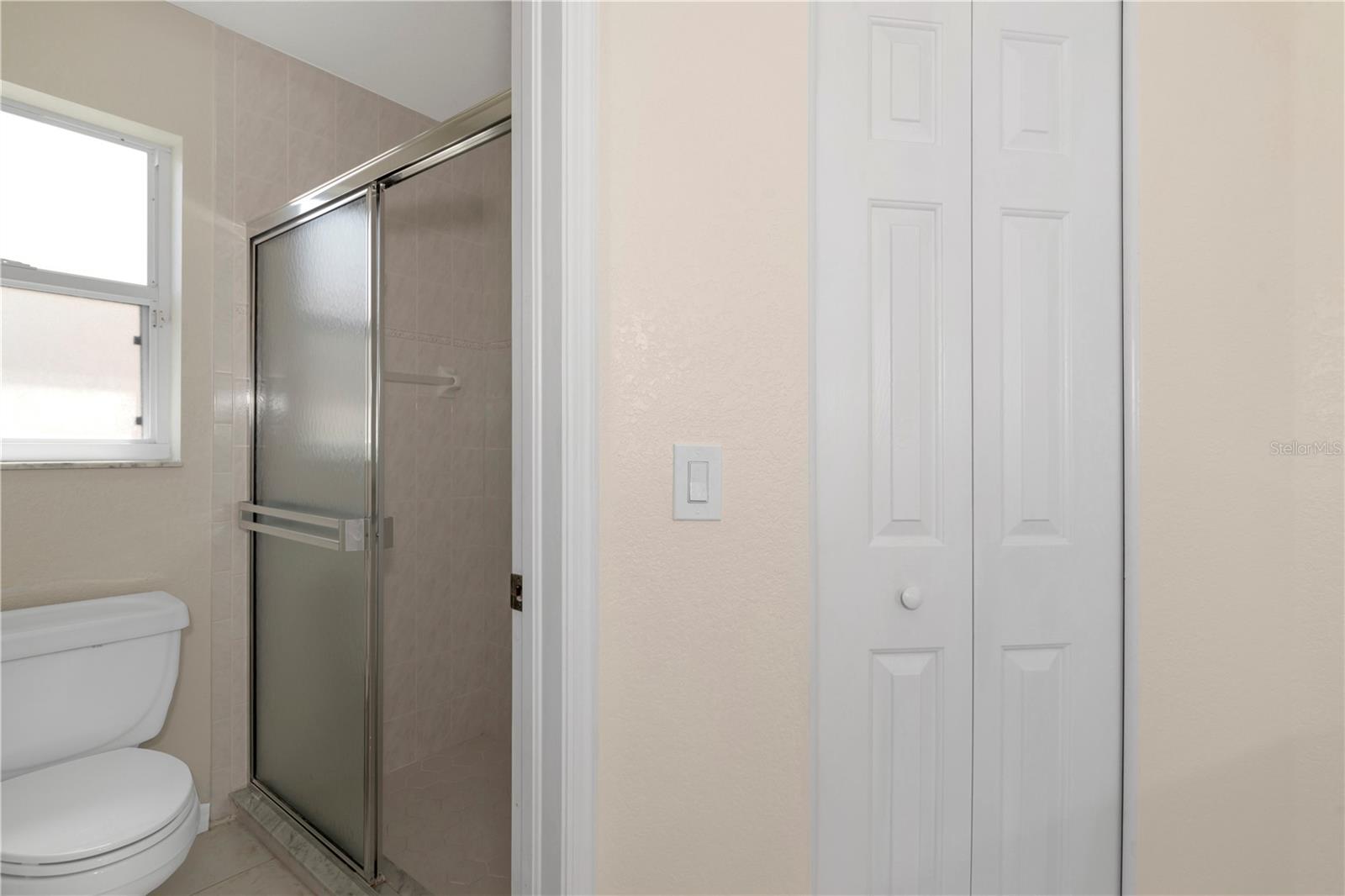 Image 32 of 32 For 1401 Hedgewood Circle