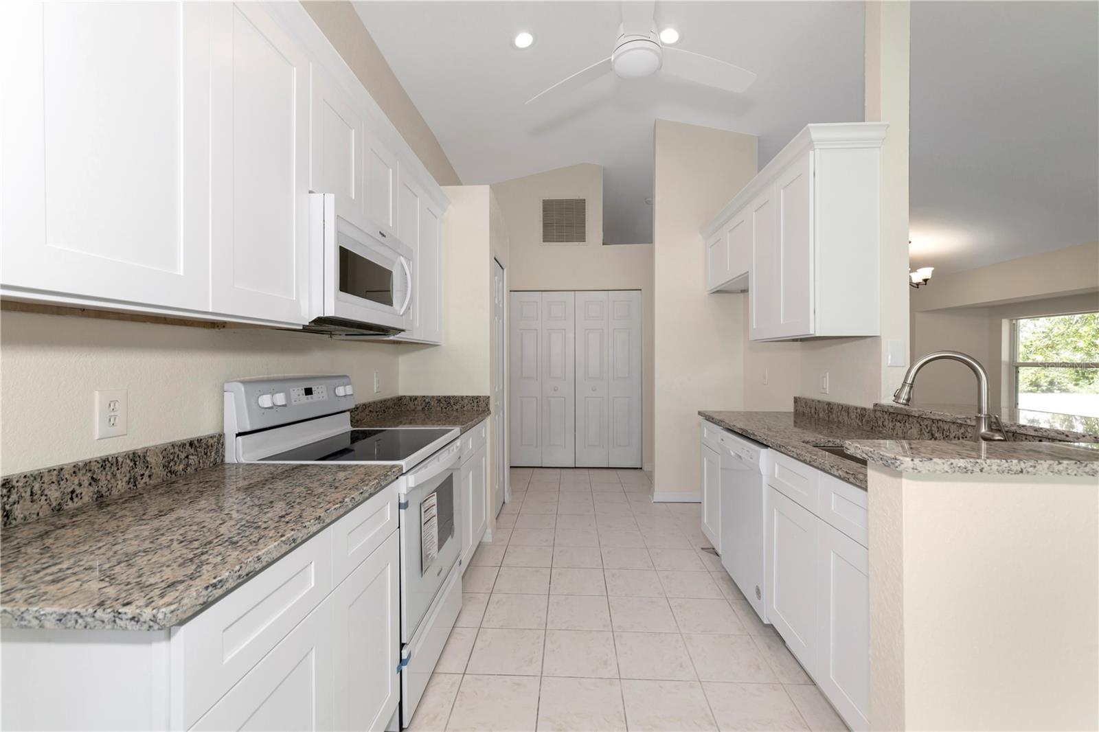 Image 6 of 32 For 1401 Hedgewood Circle