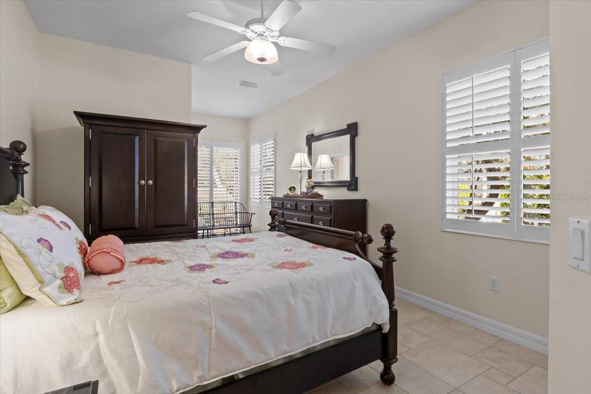 Image 37 of 93 For 3517 Little Country Road