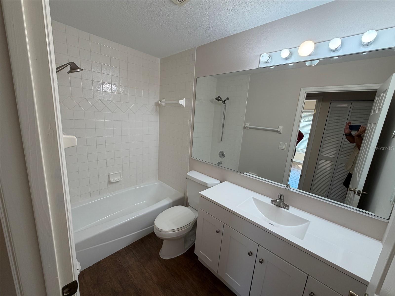 Image 17 of 27 For 7224 49th Avenue E