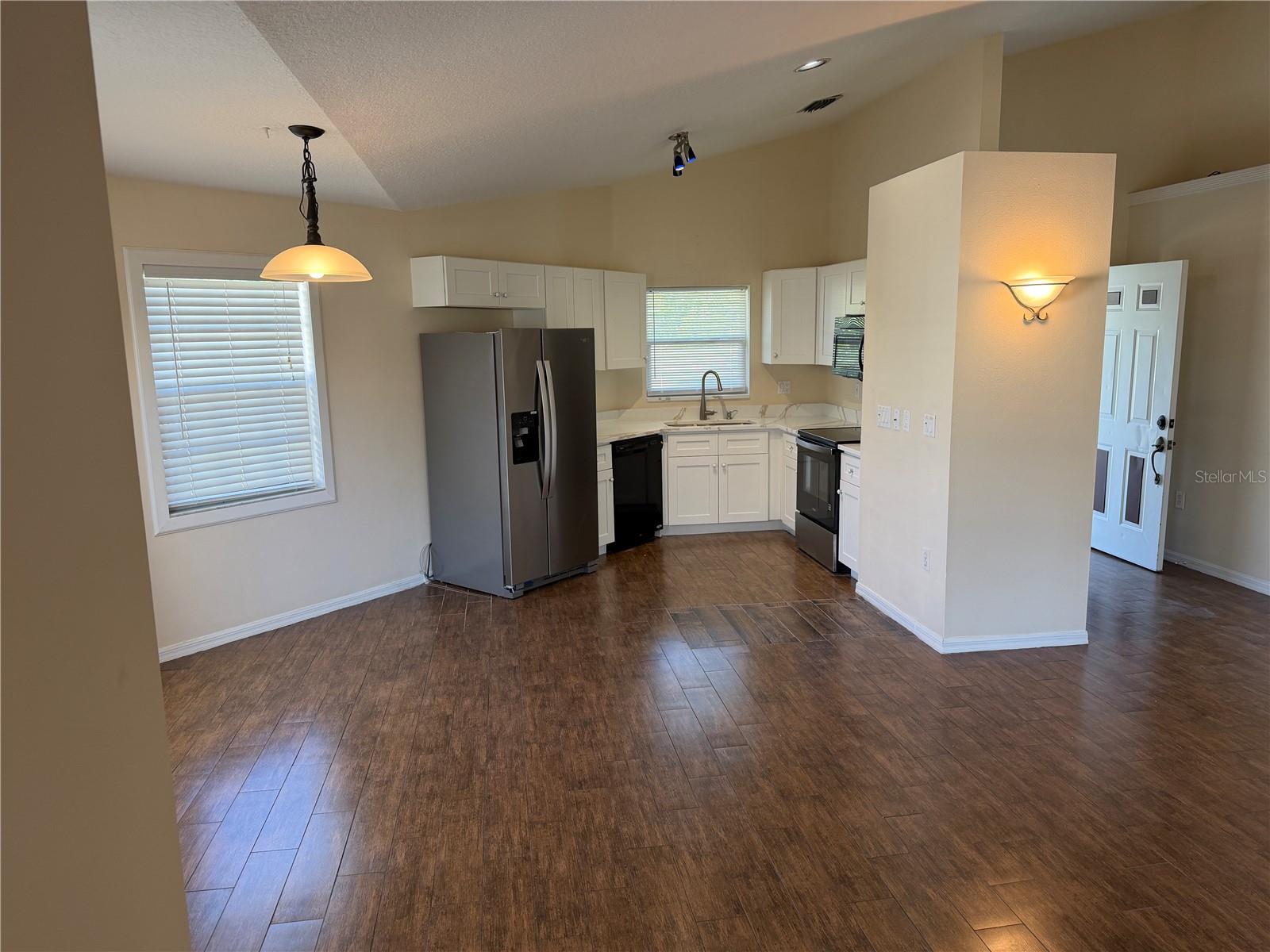 Image 4 of 27 For 7224 49th Avenue E