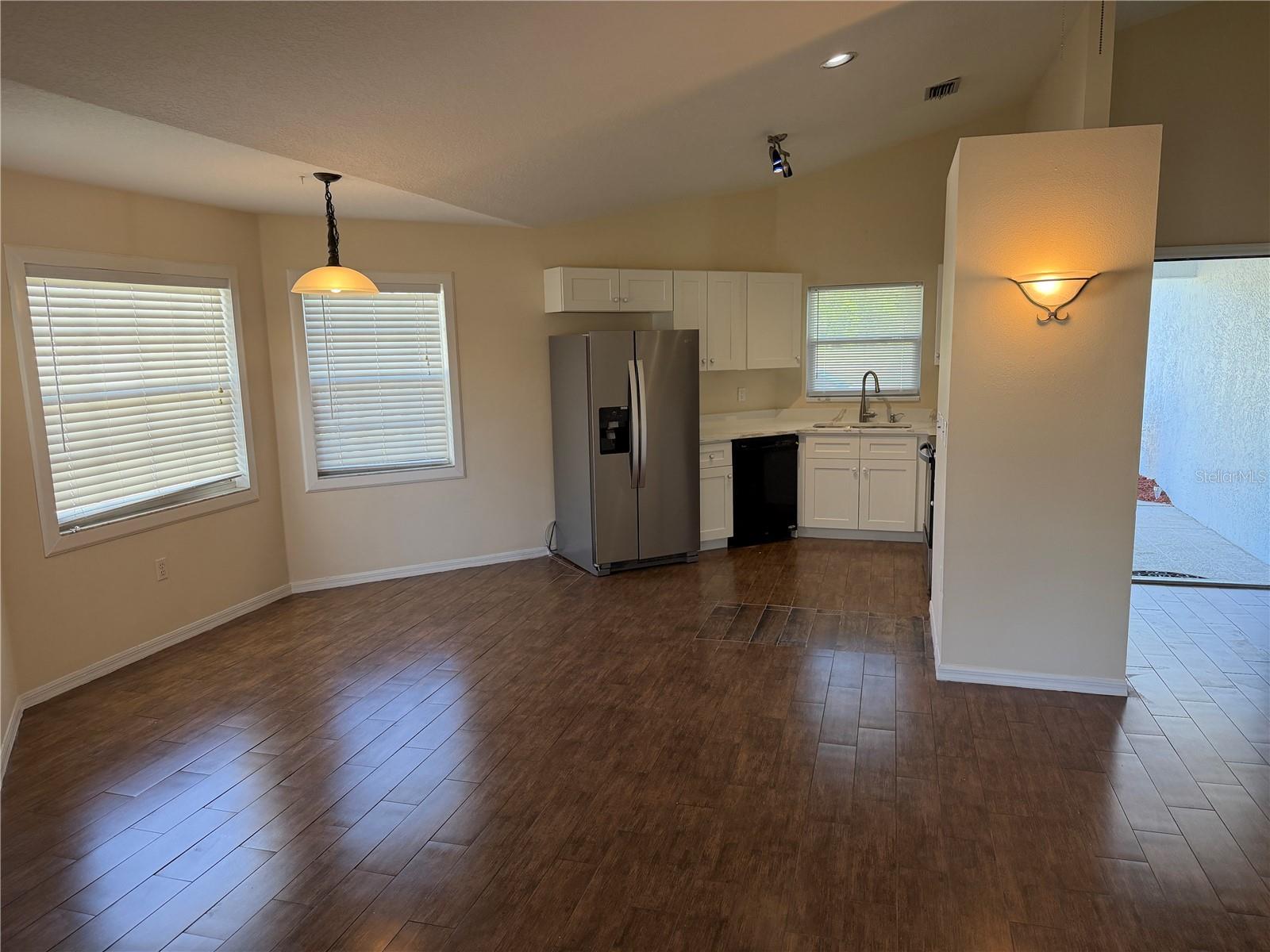 Image 5 of 27 For 7224 49th Avenue E