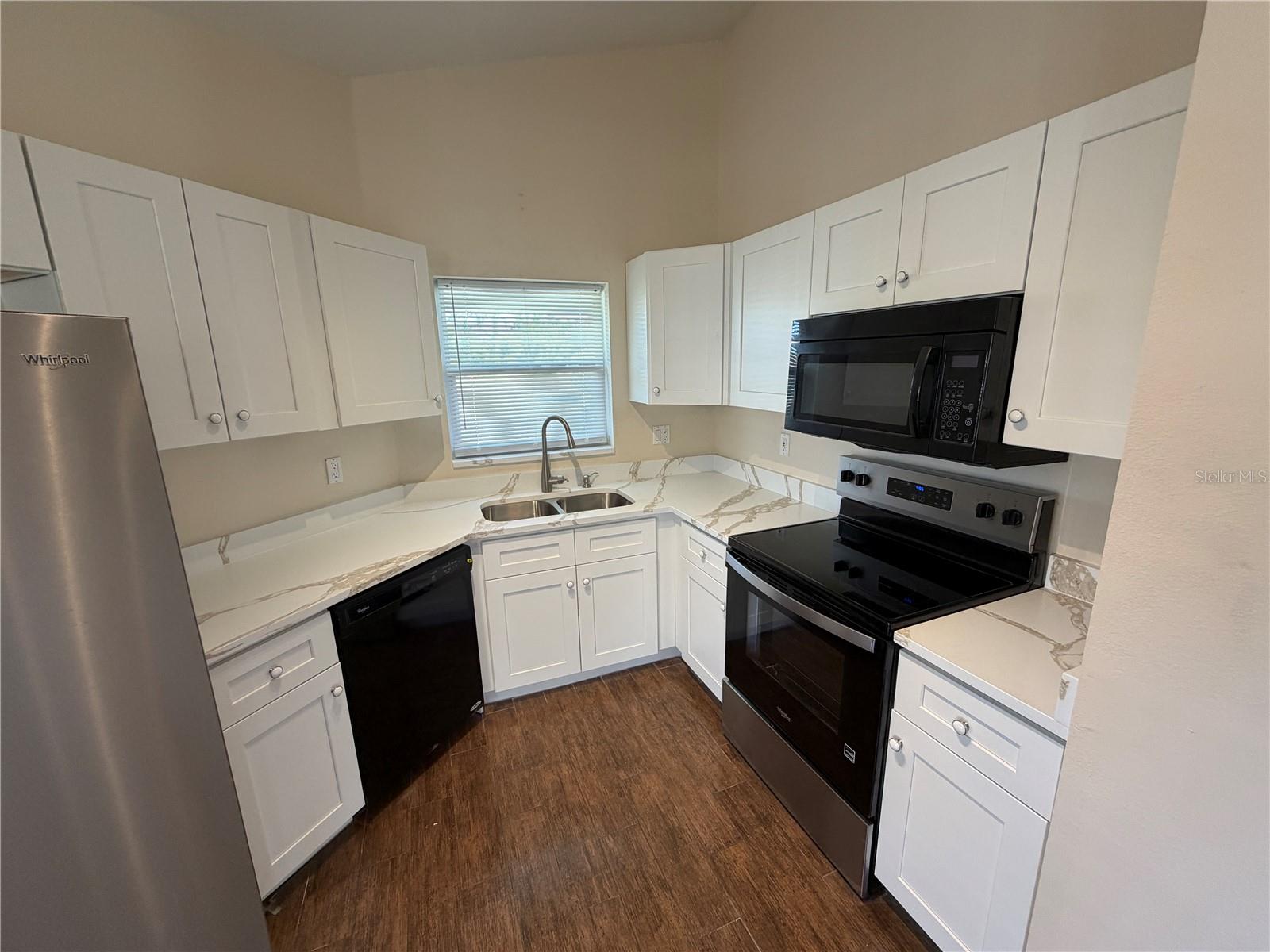 Image 7 of 27 For 7224 49th Avenue E