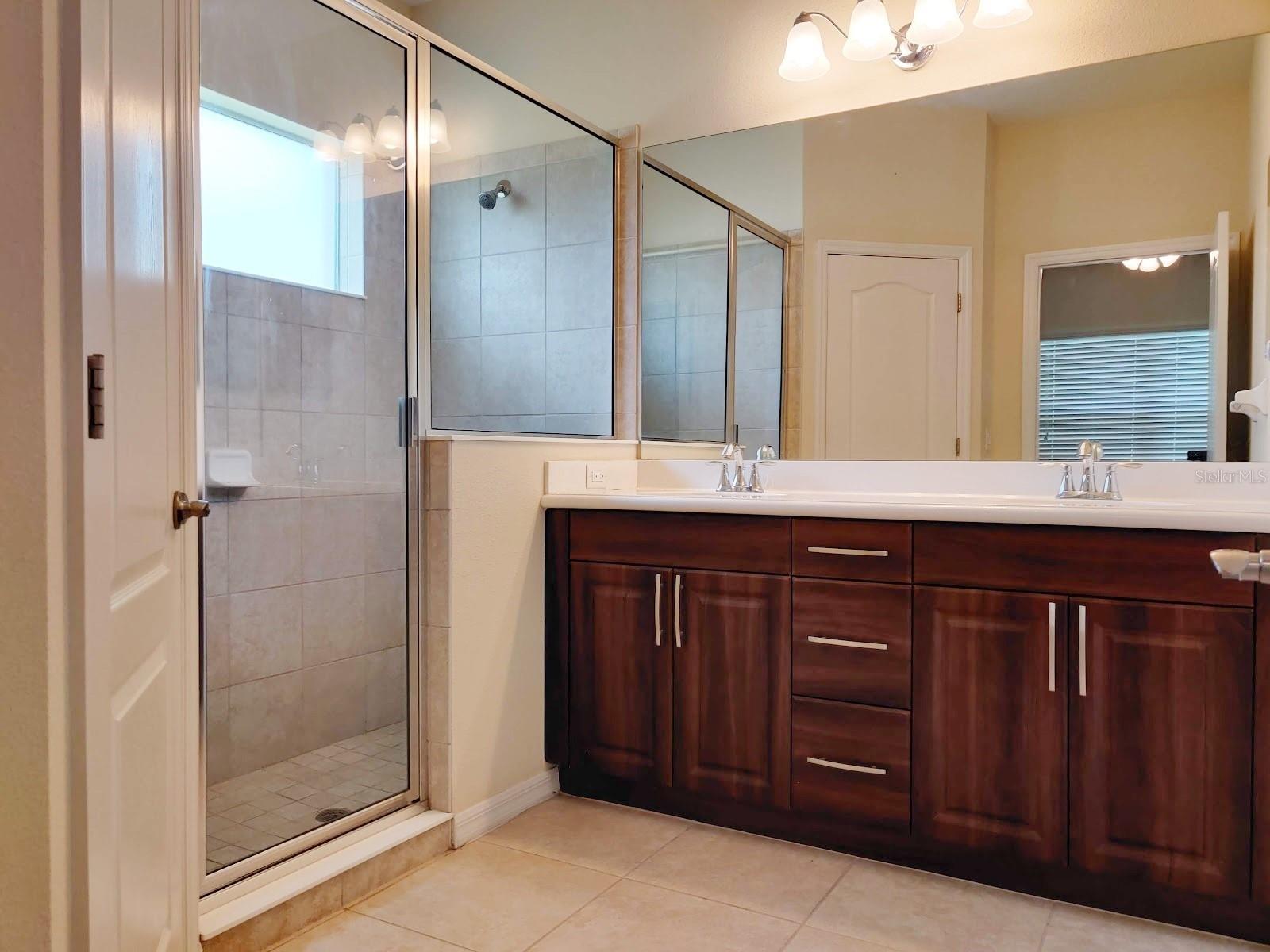 Image 14 of 35 For 12256 Longview Lake Circle