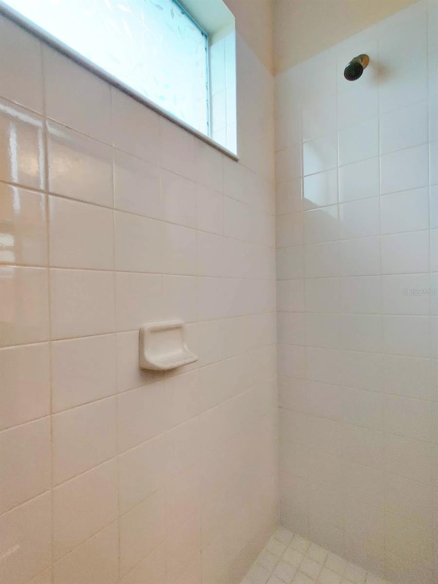 Image 23 of 35 For 12256 Longview Lake Circle