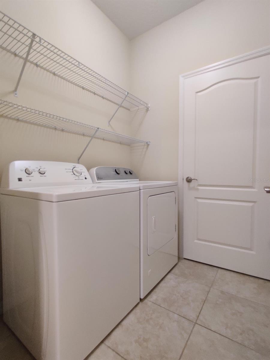 Image 25 of 35 For 12256 Longview Lake Circle