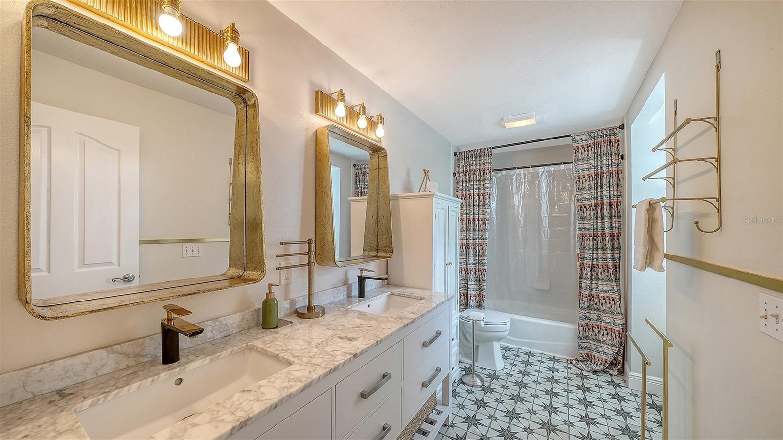 Image 32 of 49 For 4506 Pinfish Lane