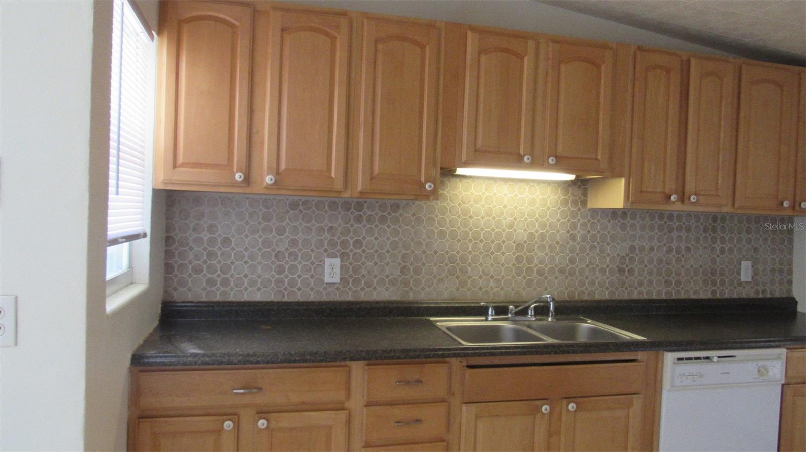 Image 7 of 25 For 2211 Emory Avenue