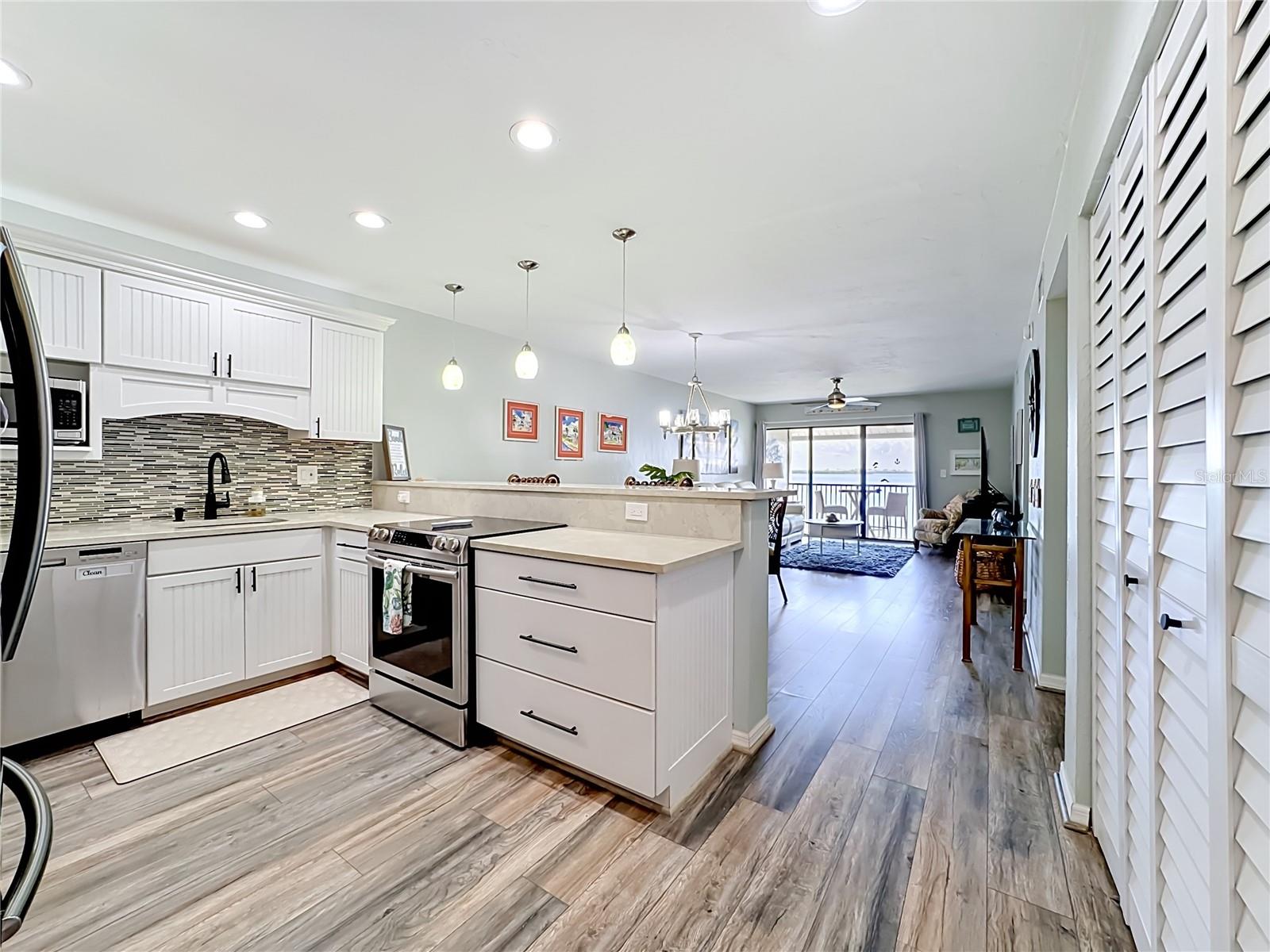 Image 11 of 51 For 1801 Gulf Drive N 293