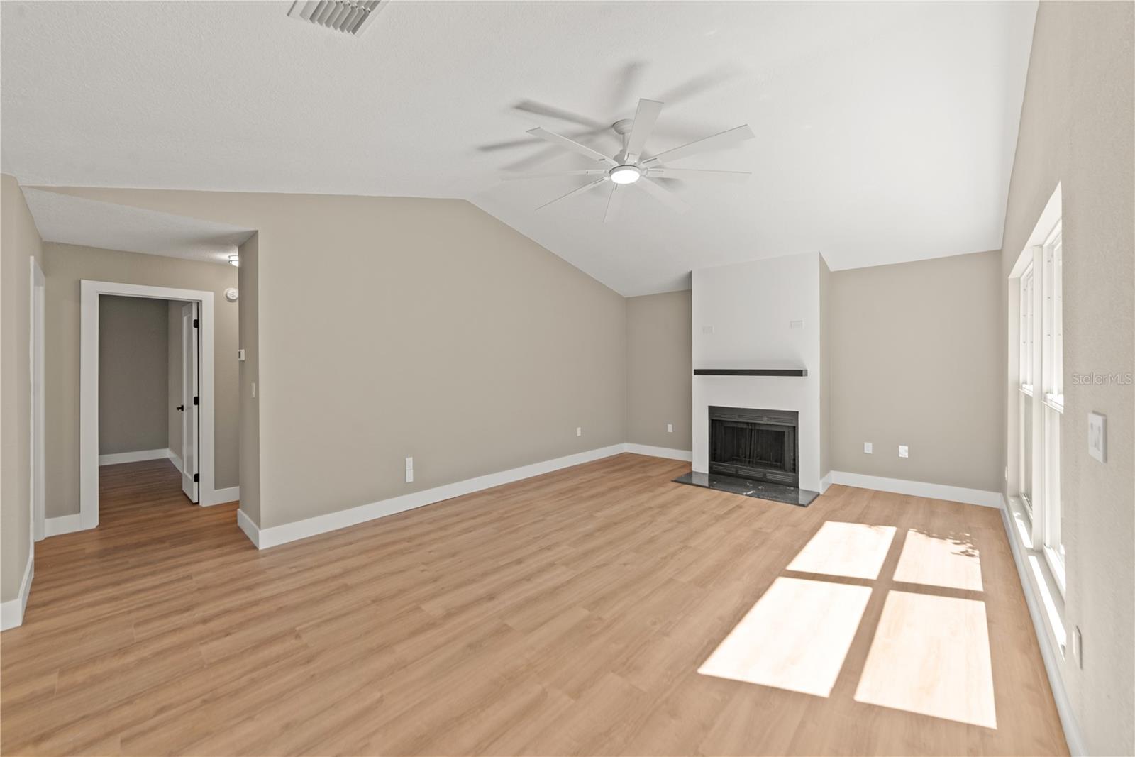 Image 12 of 25 For 479 Bonnie Boulevard