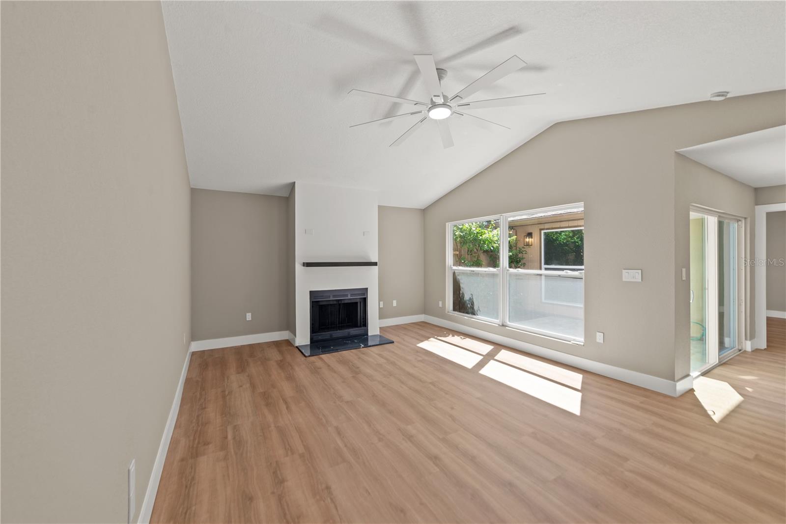 Image 13 of 25 For 479 Bonnie Boulevard