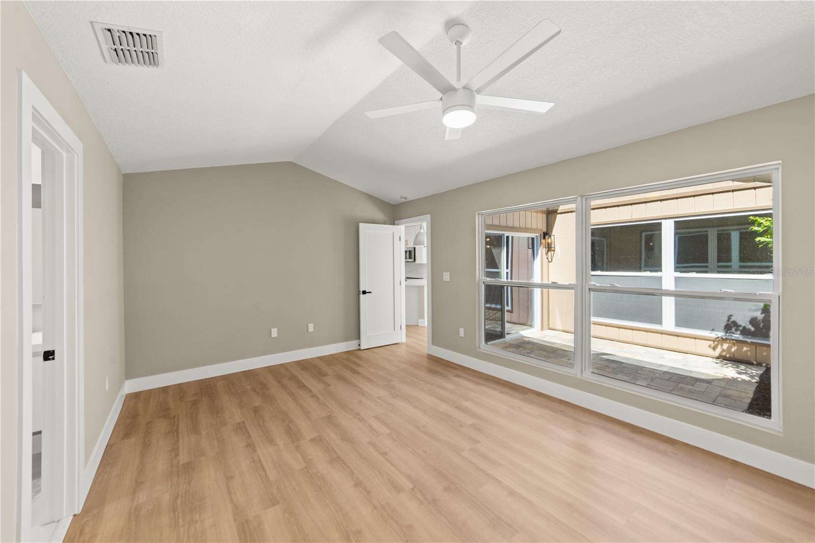 Image 17 of 25 For 479 Bonnie Boulevard