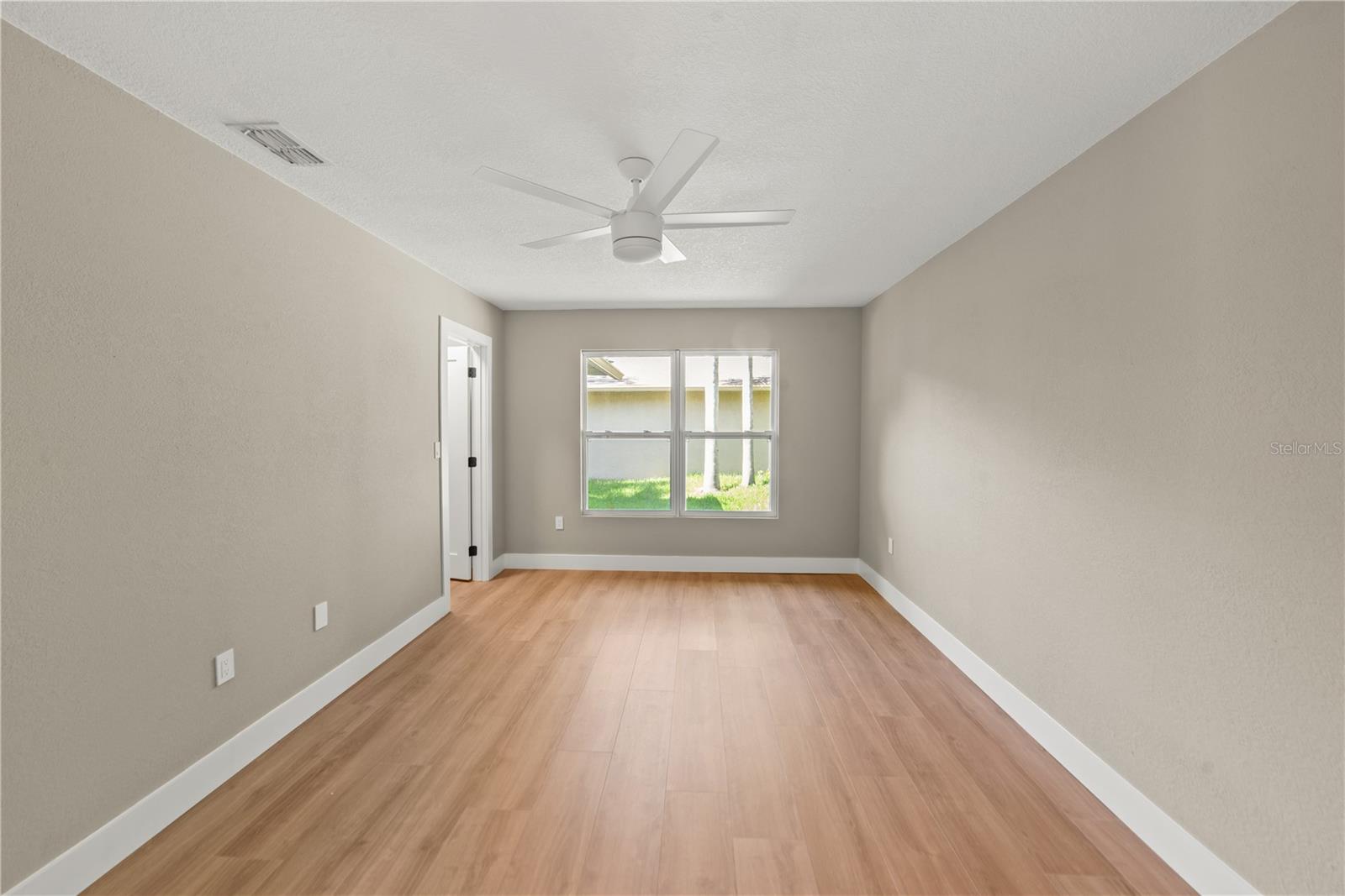 Image 22 of 25 For 479 Bonnie Boulevard