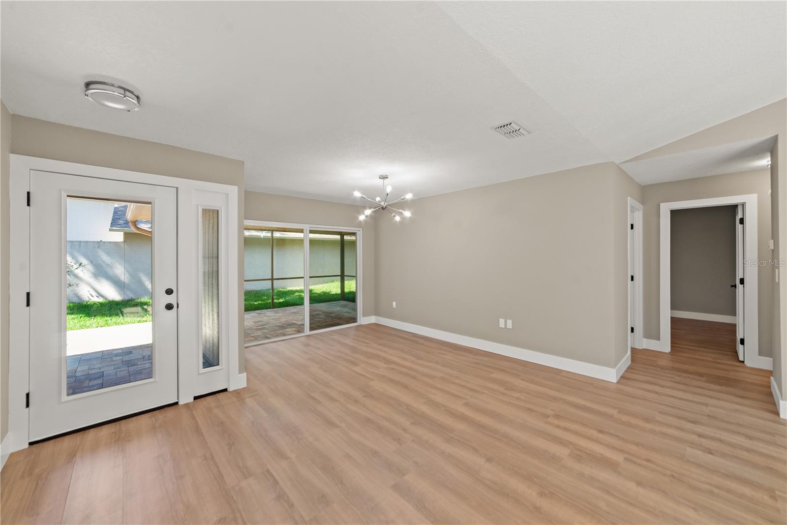 Image 6 of 25 For 479 Bonnie Boulevard