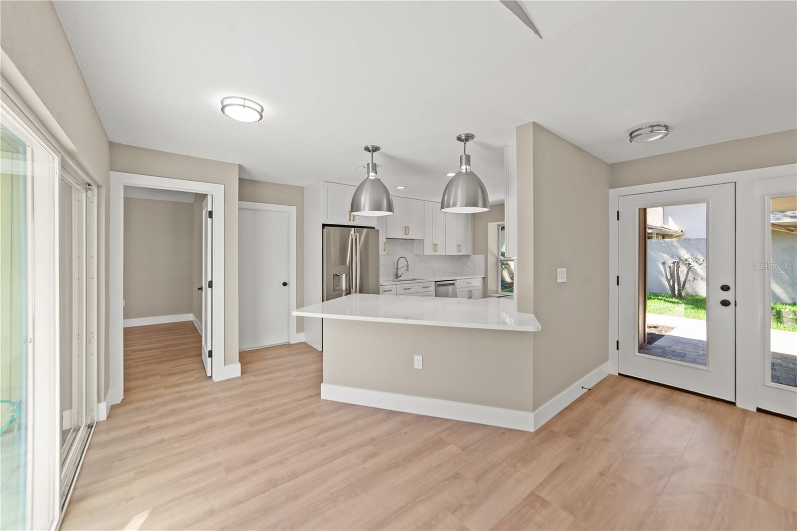 Image 7 of 25 For 479 Bonnie Boulevard