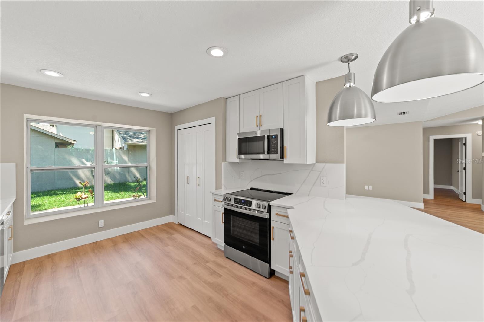 Image 8 of 25 For 479 Bonnie Boulevard