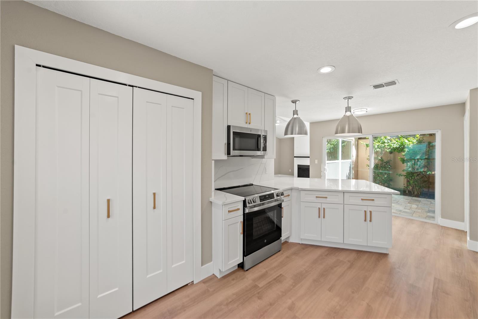 Image 9 of 25 For 479 Bonnie Boulevard