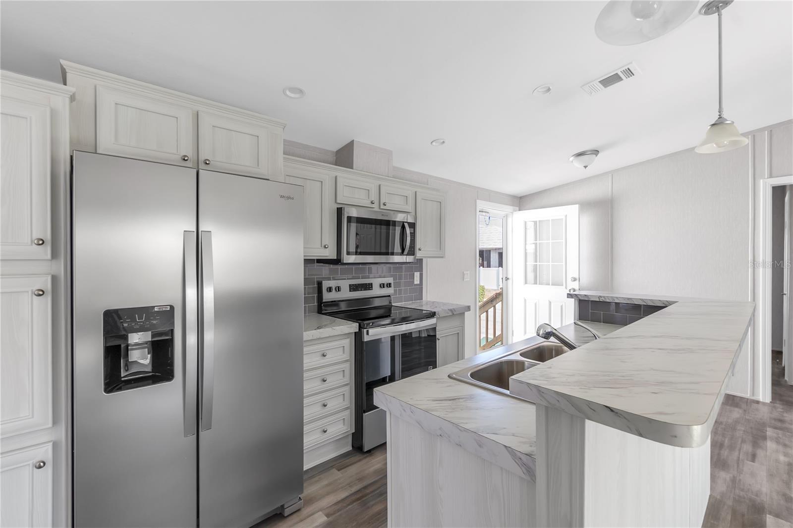 Image 10 of 30 For 2107 Palma Sola Boulevard 13