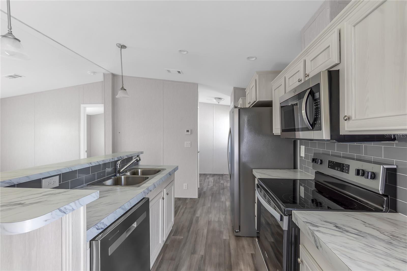 Image 11 of 30 For 2107 Palma Sola Boulevard 13