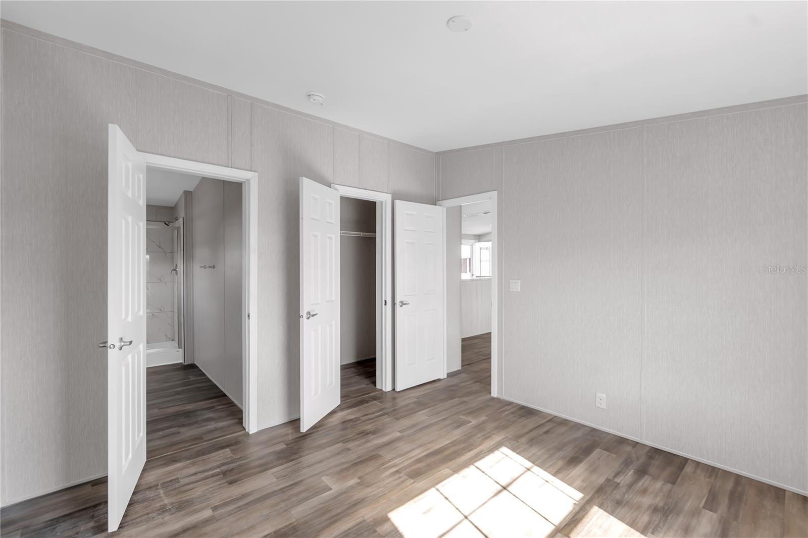 Image 13 of 30 For 2107 Palma Sola Boulevard 13