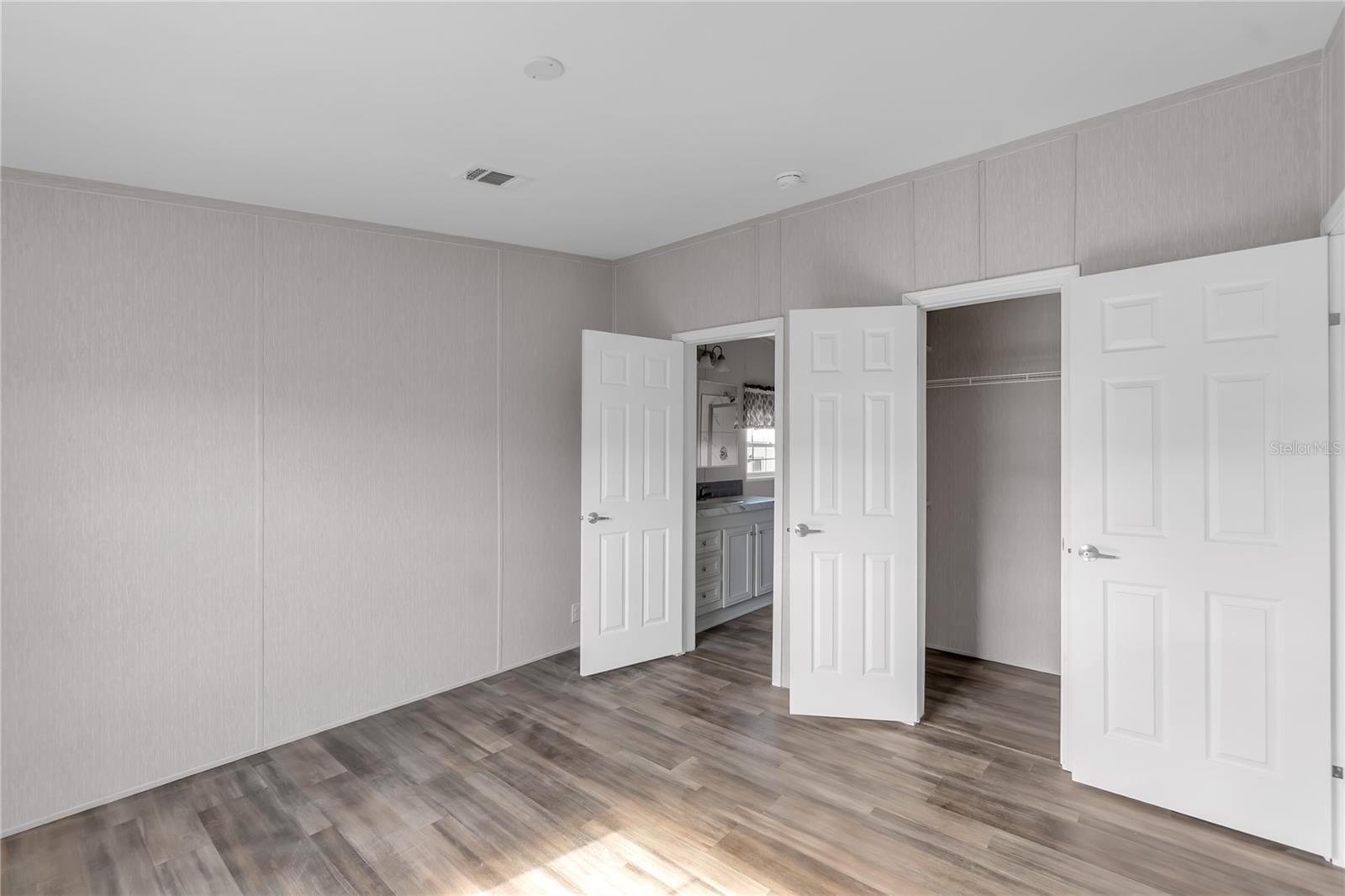 Image 14 of 30 For 2107 Palma Sola Boulevard 13