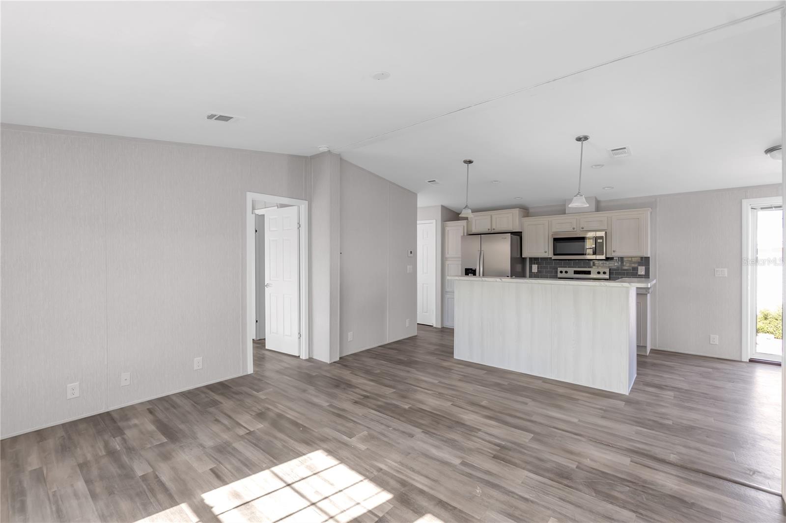 Image 6 of 30 For 2107 Palma Sola Boulevard 13