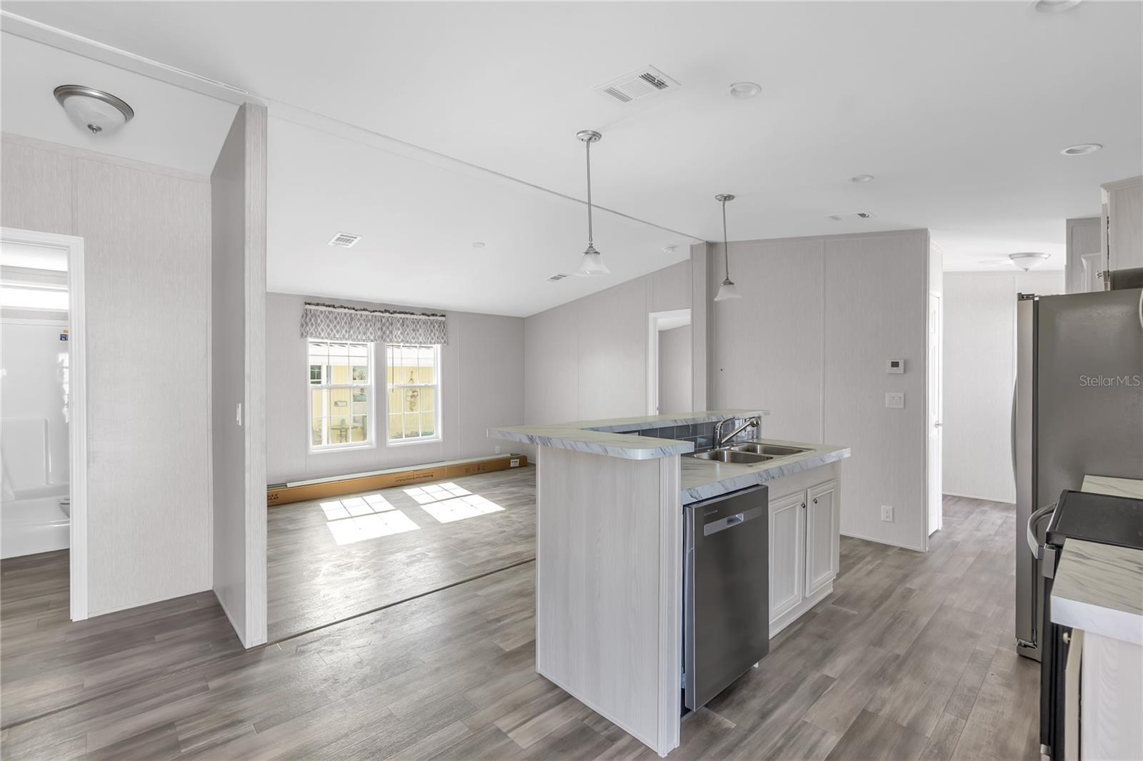 Image 8 of 30 For 2107 Palma Sola Boulevard 13