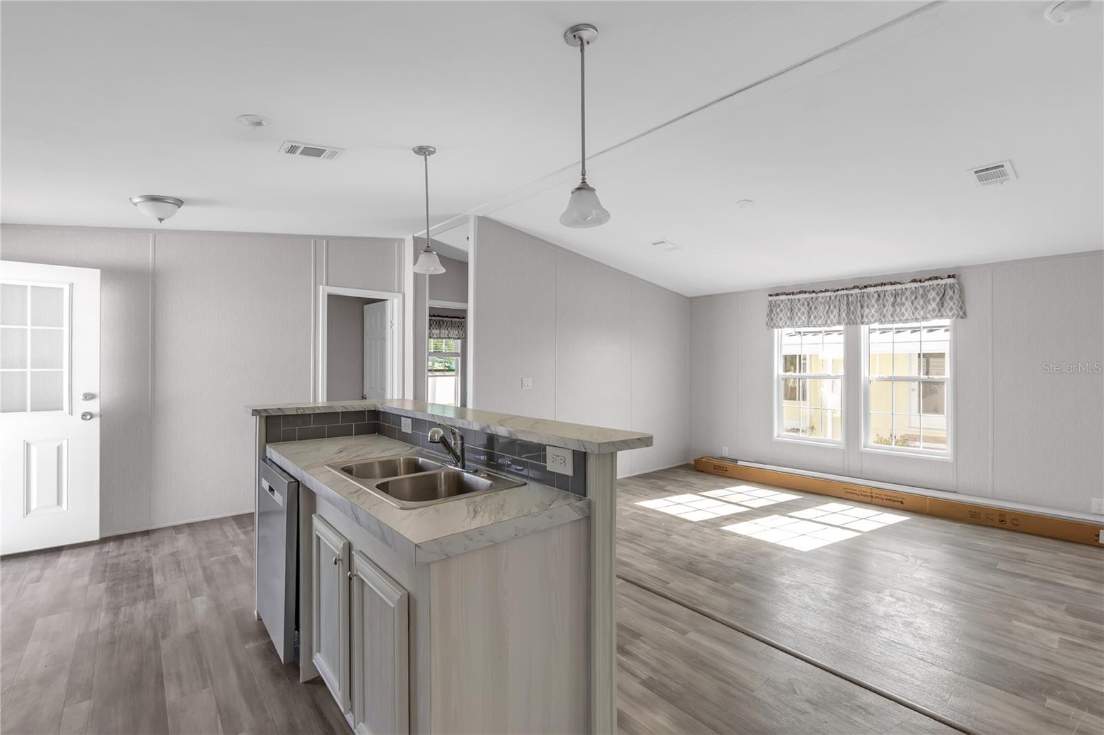 Image 9 of 30 For 2107 Palma Sola Boulevard 13