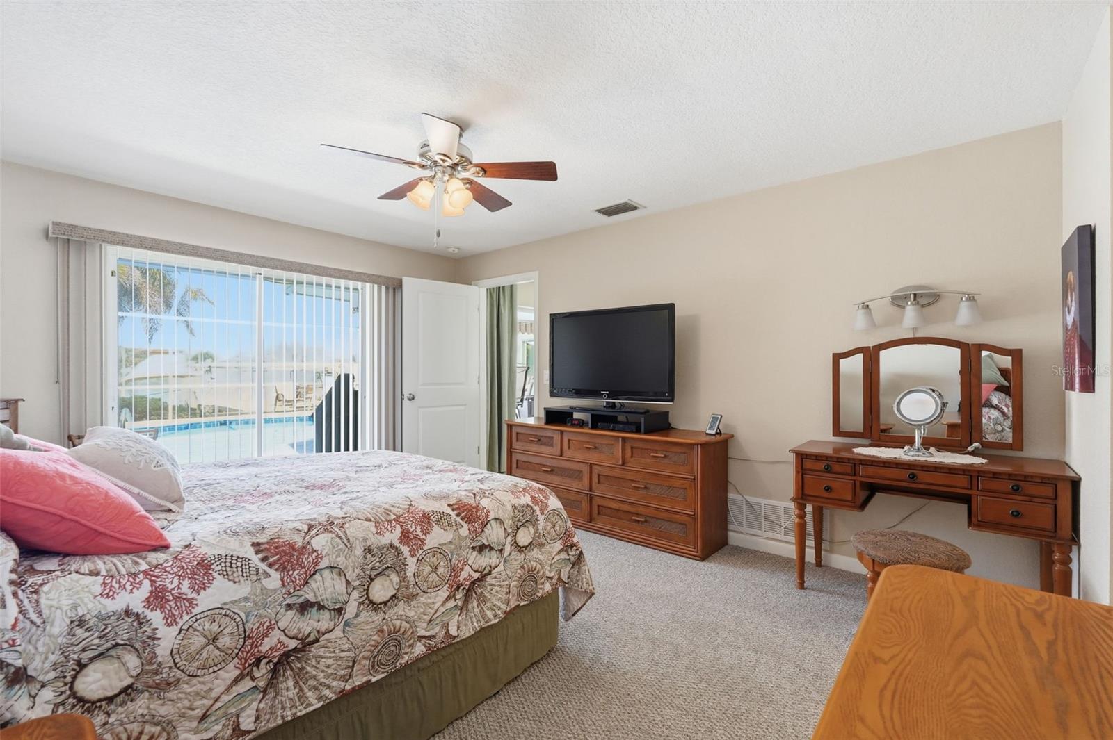 Image 11 of 36 For 5860 Leeland Street S