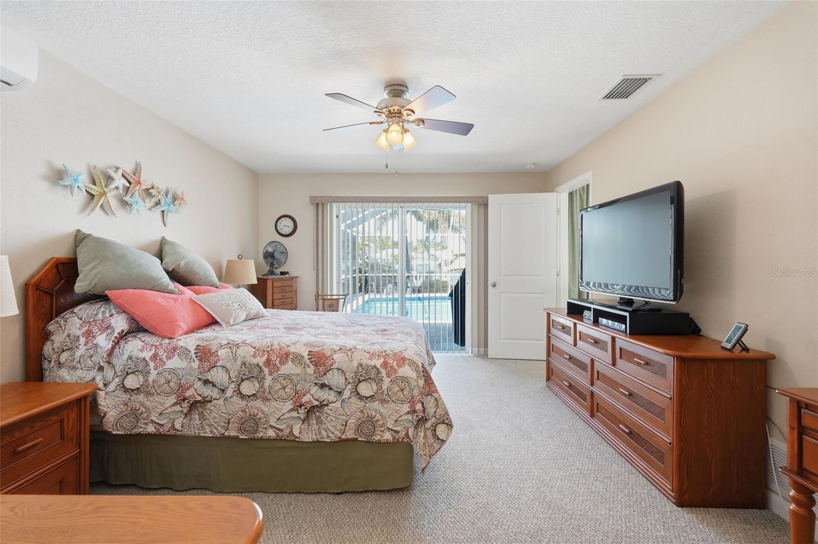 Image 12 of 36 For 5860 Leeland Street S