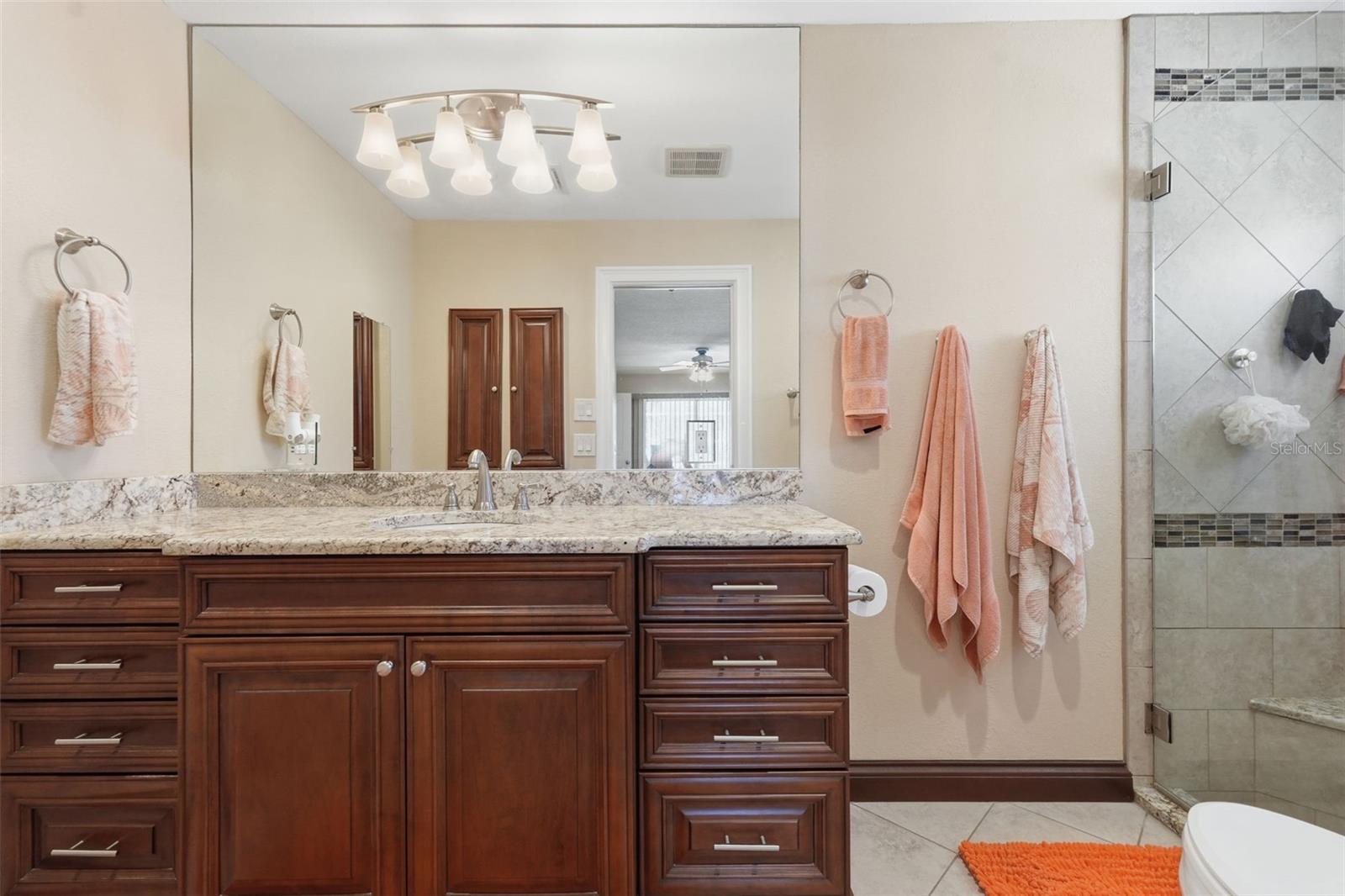 Image 13 of 36 For 5860 Leeland Street S