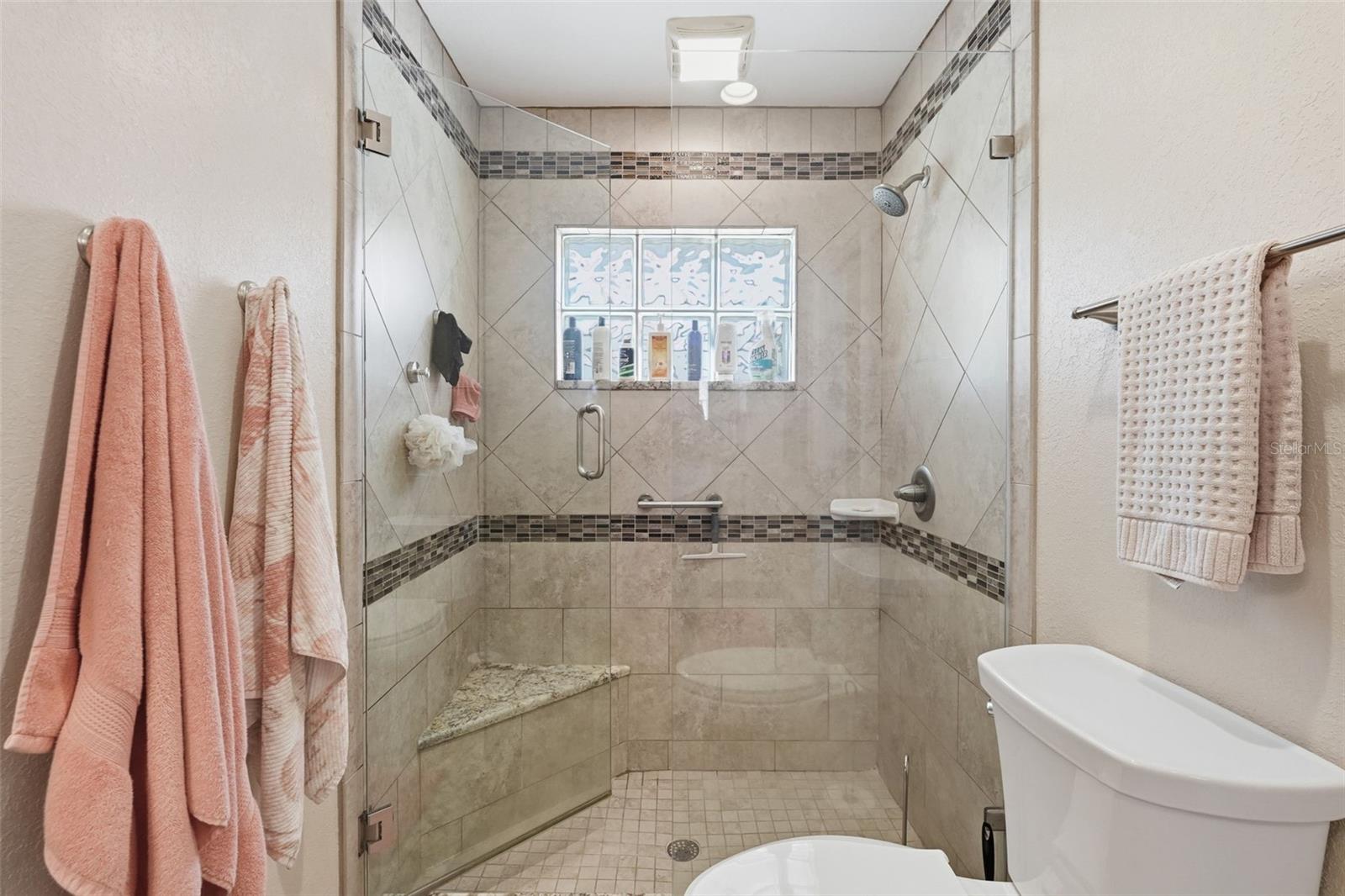 Image 14 of 36 For 5860 Leeland Street S