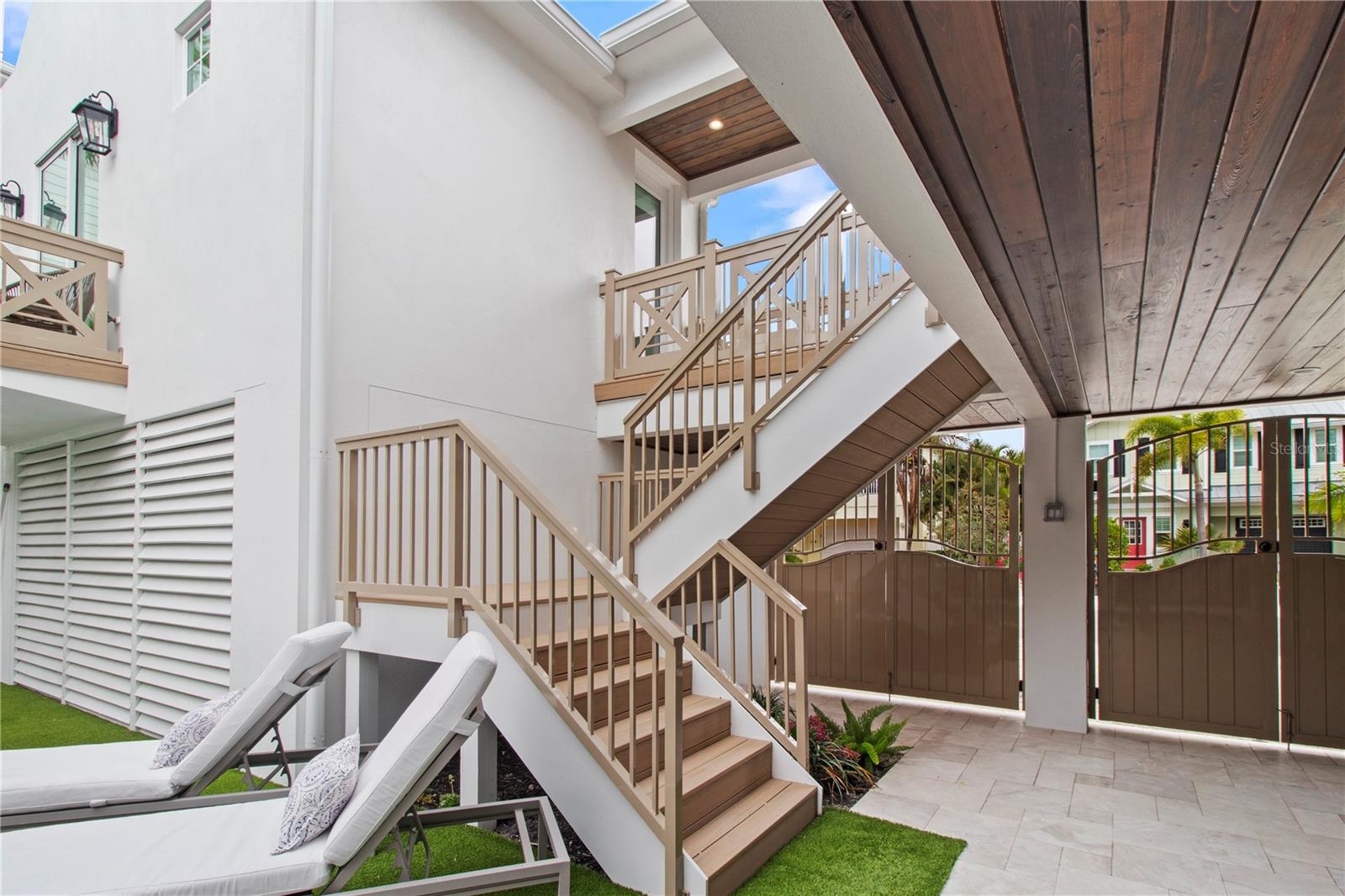 Image 43 of 100 For 416 Alamanda Road
