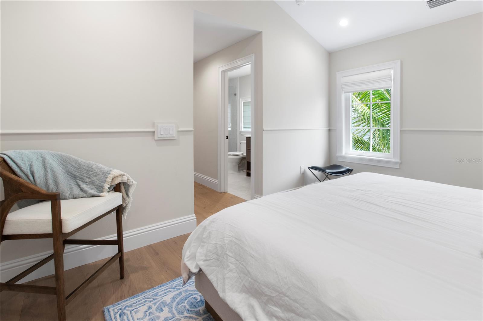 Image 61 of 100 For 416 Alamanda Road